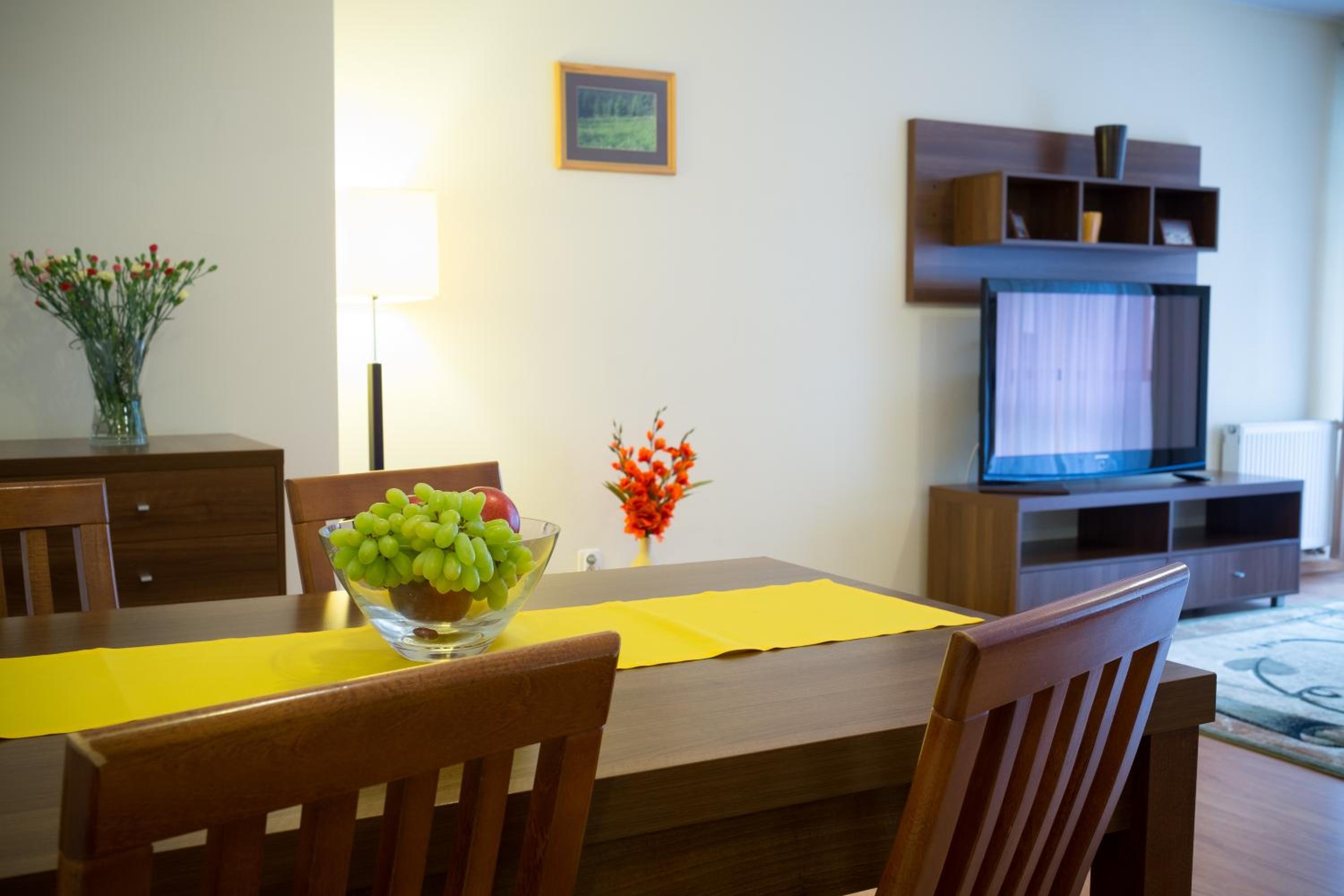 One-Bedroom Apartment with Twin Beds - Photo 17