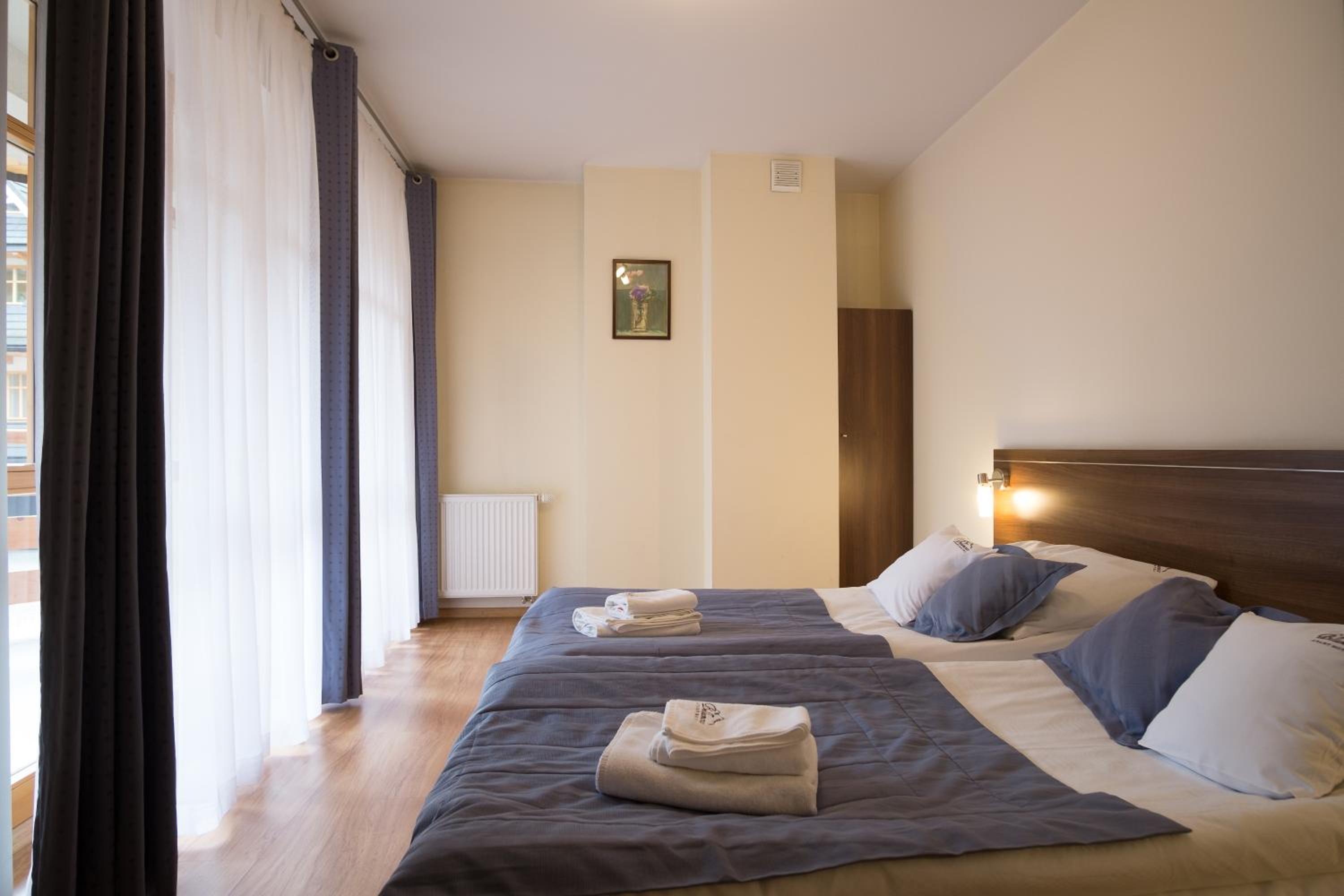 One-Bedroom Apartment with Twin Beds - Photo 23