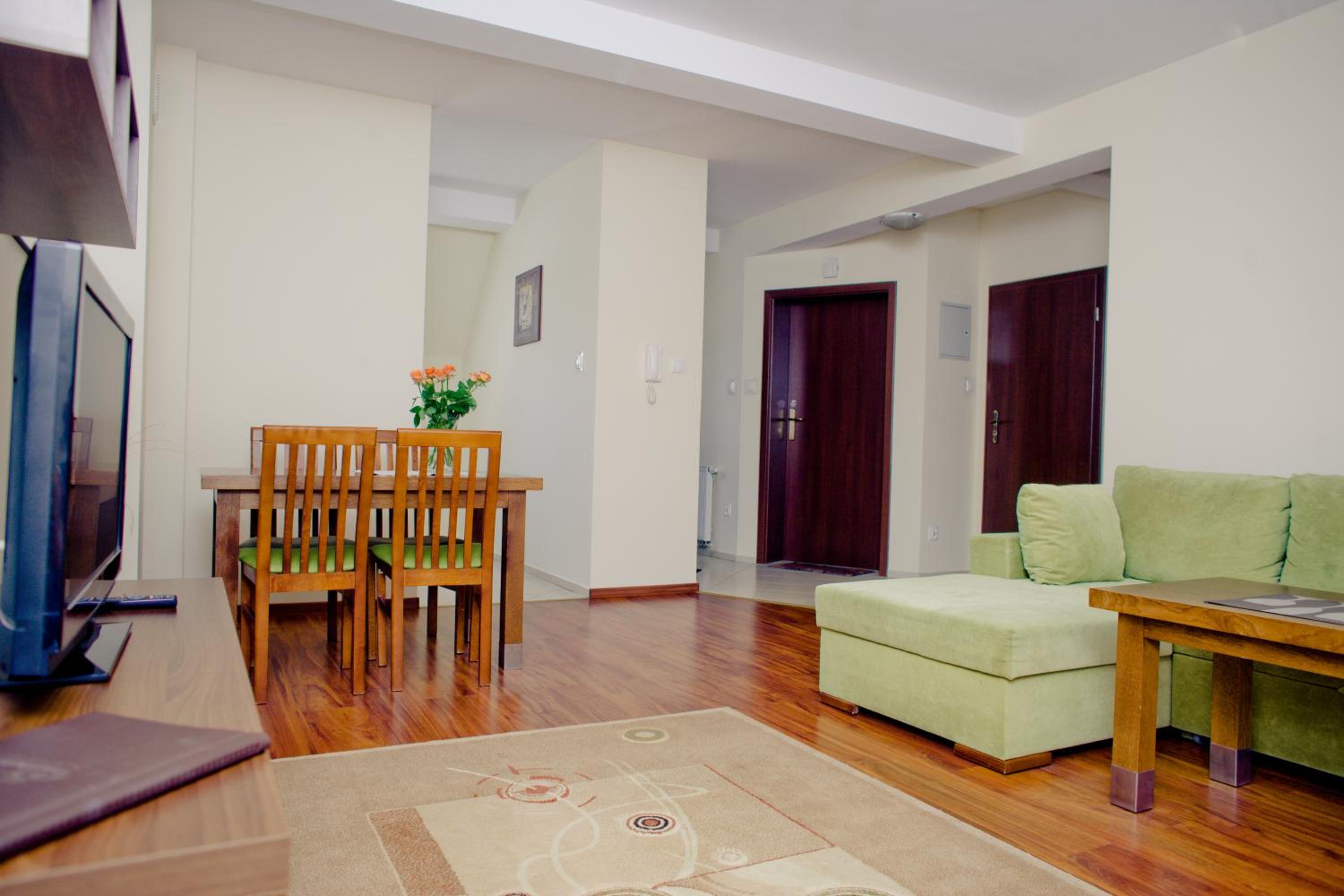 One-Bedroom Apartment with Twin Beds - Photo 24