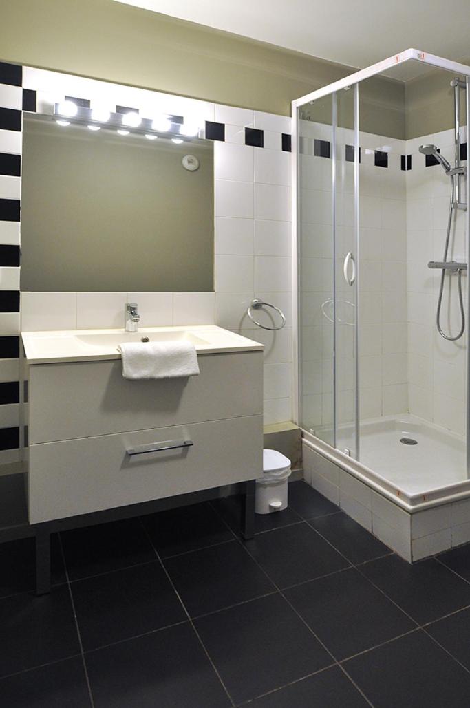 Two-Bedroom Apartment - Photo 7