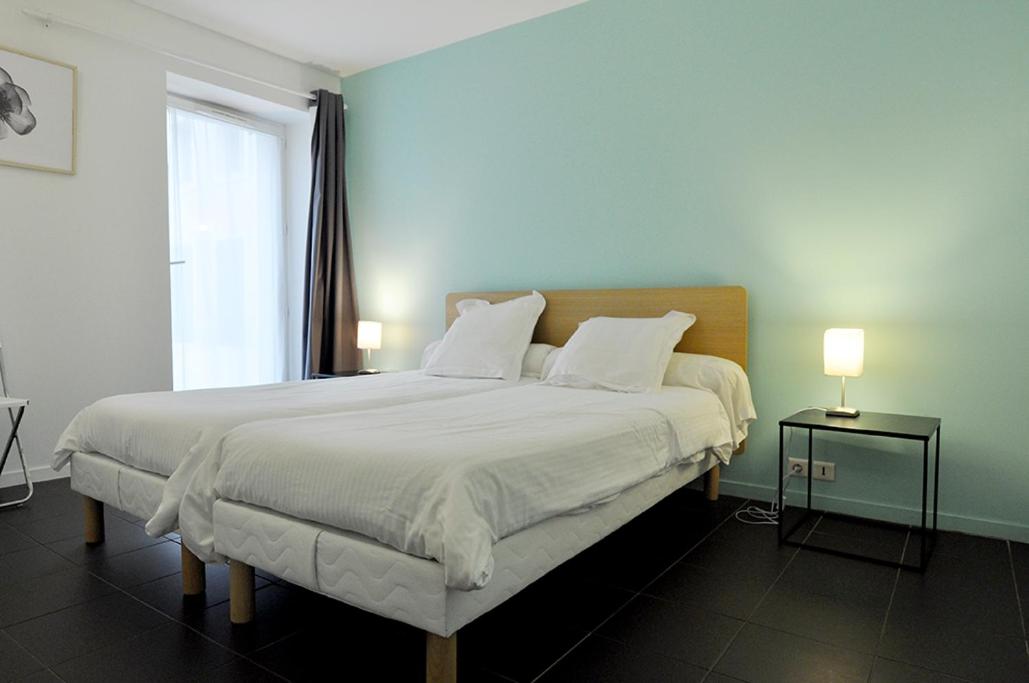 Two-Bedroom Apartment - Photo 4