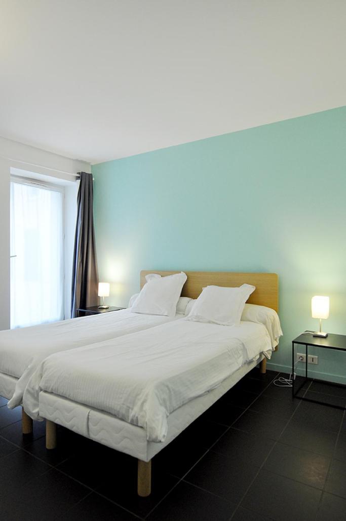 Two-Bedroom Apartment - Photo 3