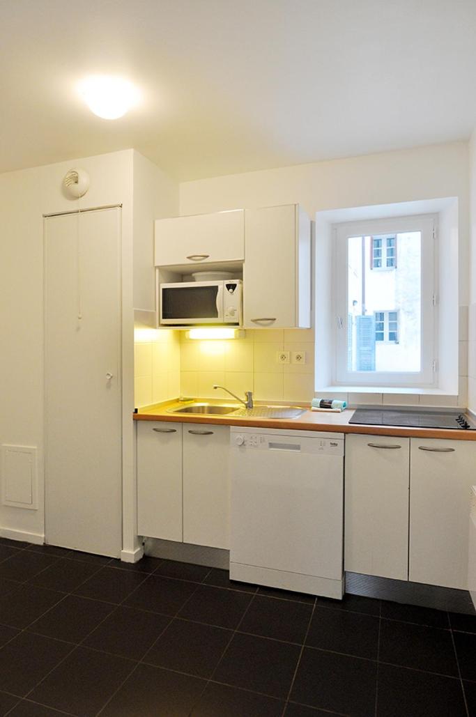 Two-Bedroom Apartment - Photo 2