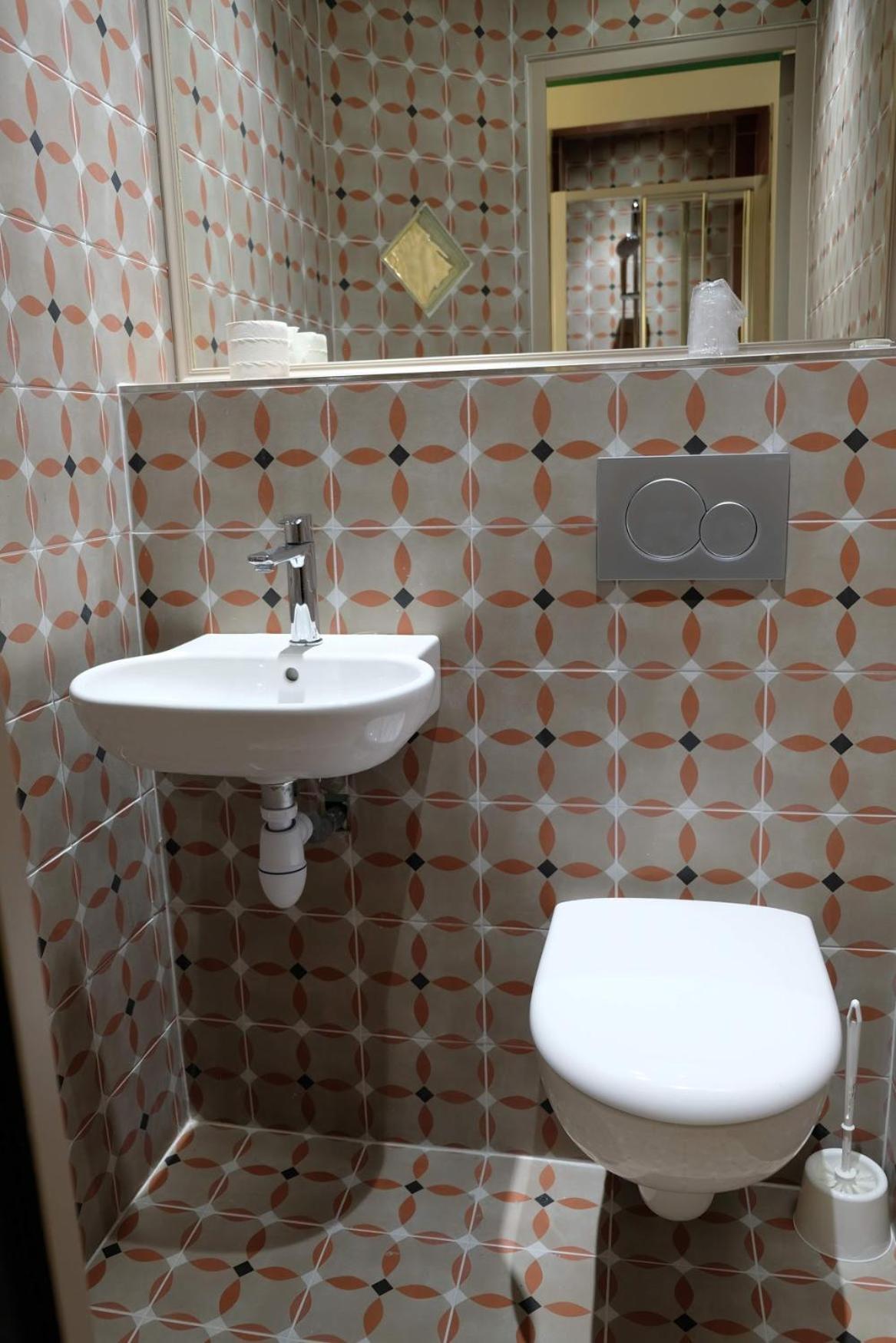 Double Room with Private Shower and Toilet