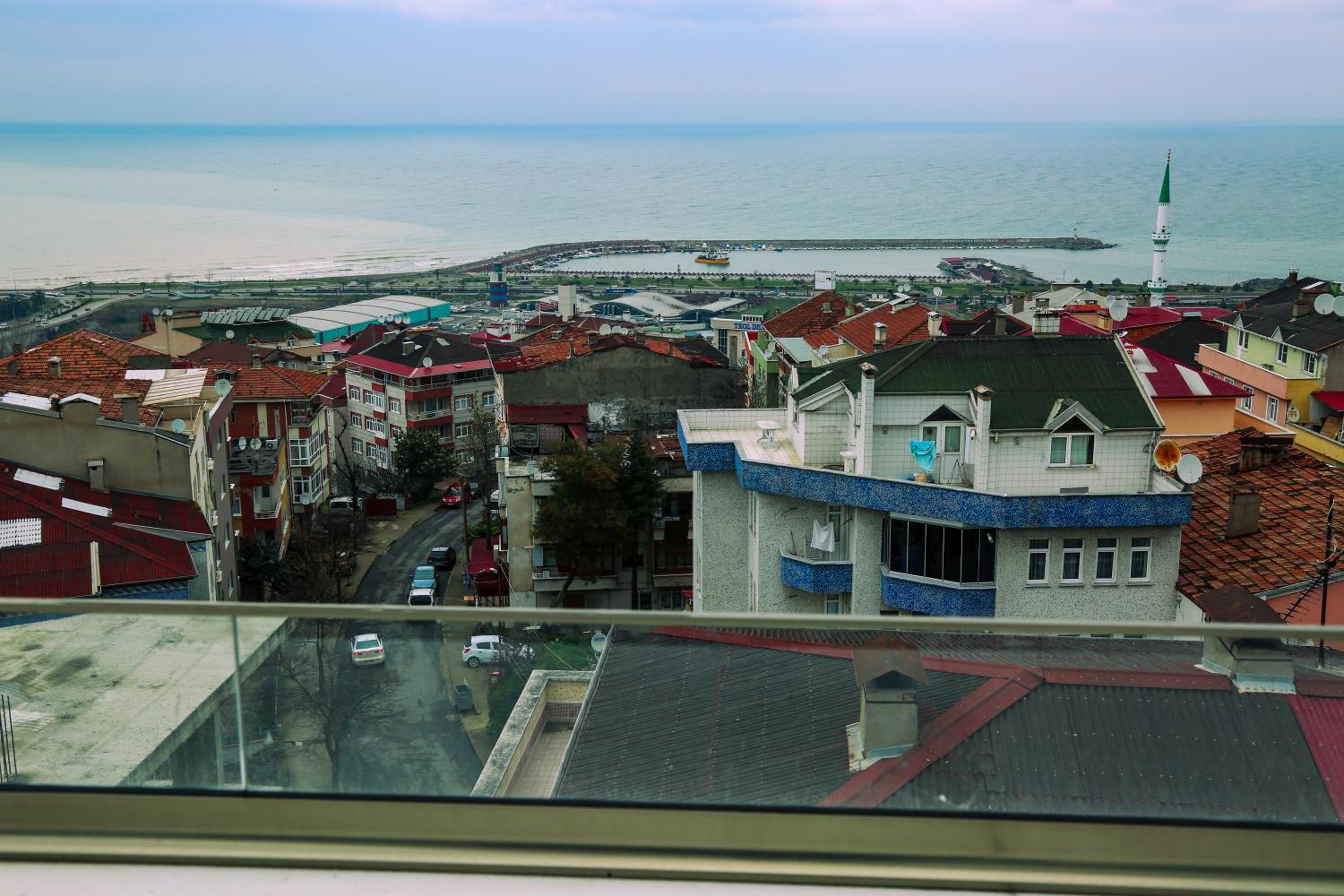 Deluxe Suite with Balcony and Sea View - Photo 5