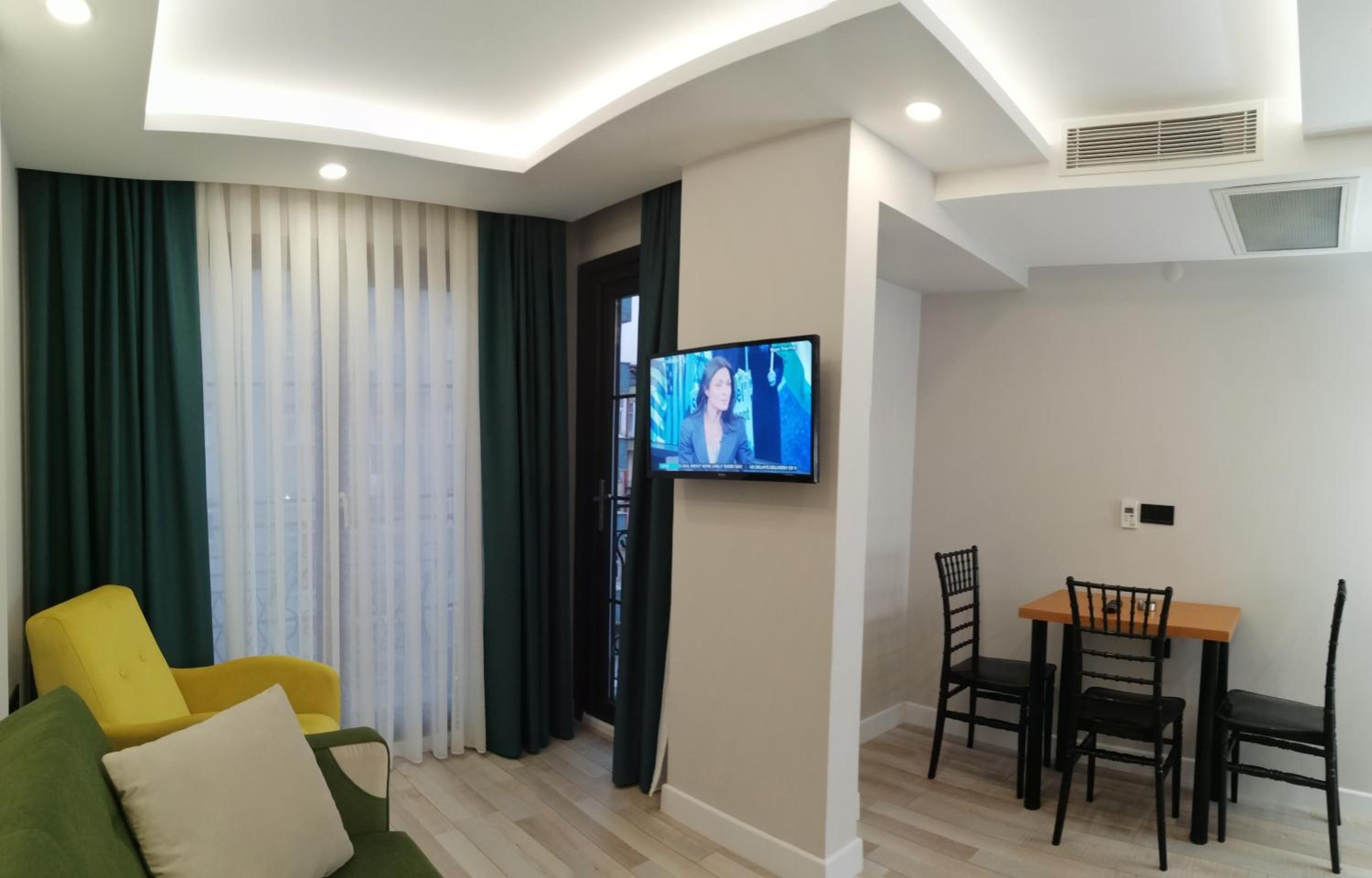 Deluxe Suite with Balcony and Sea View - Photo 1