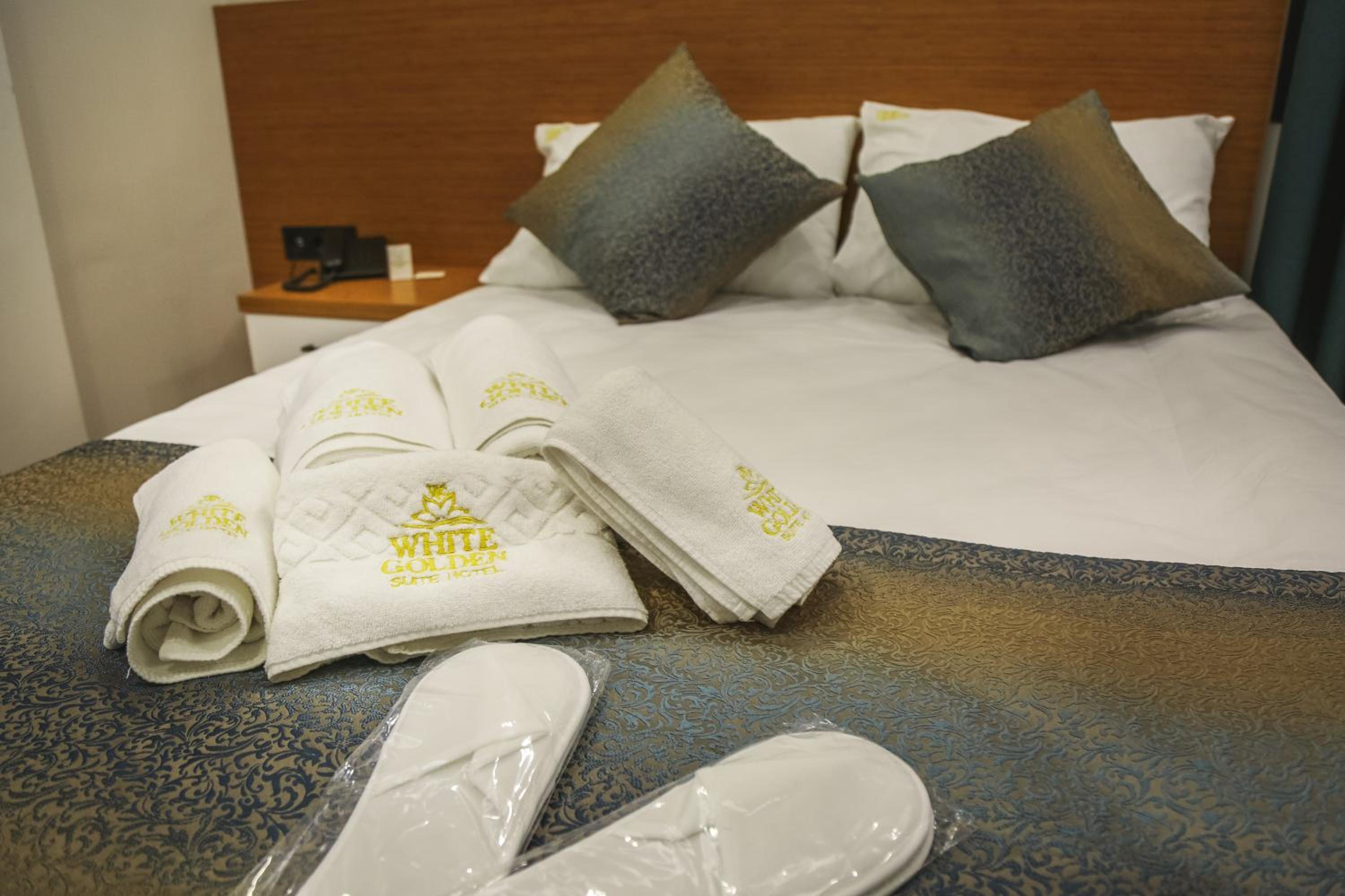 Deluxe Suite with Balcony and Sea View - Photo 8