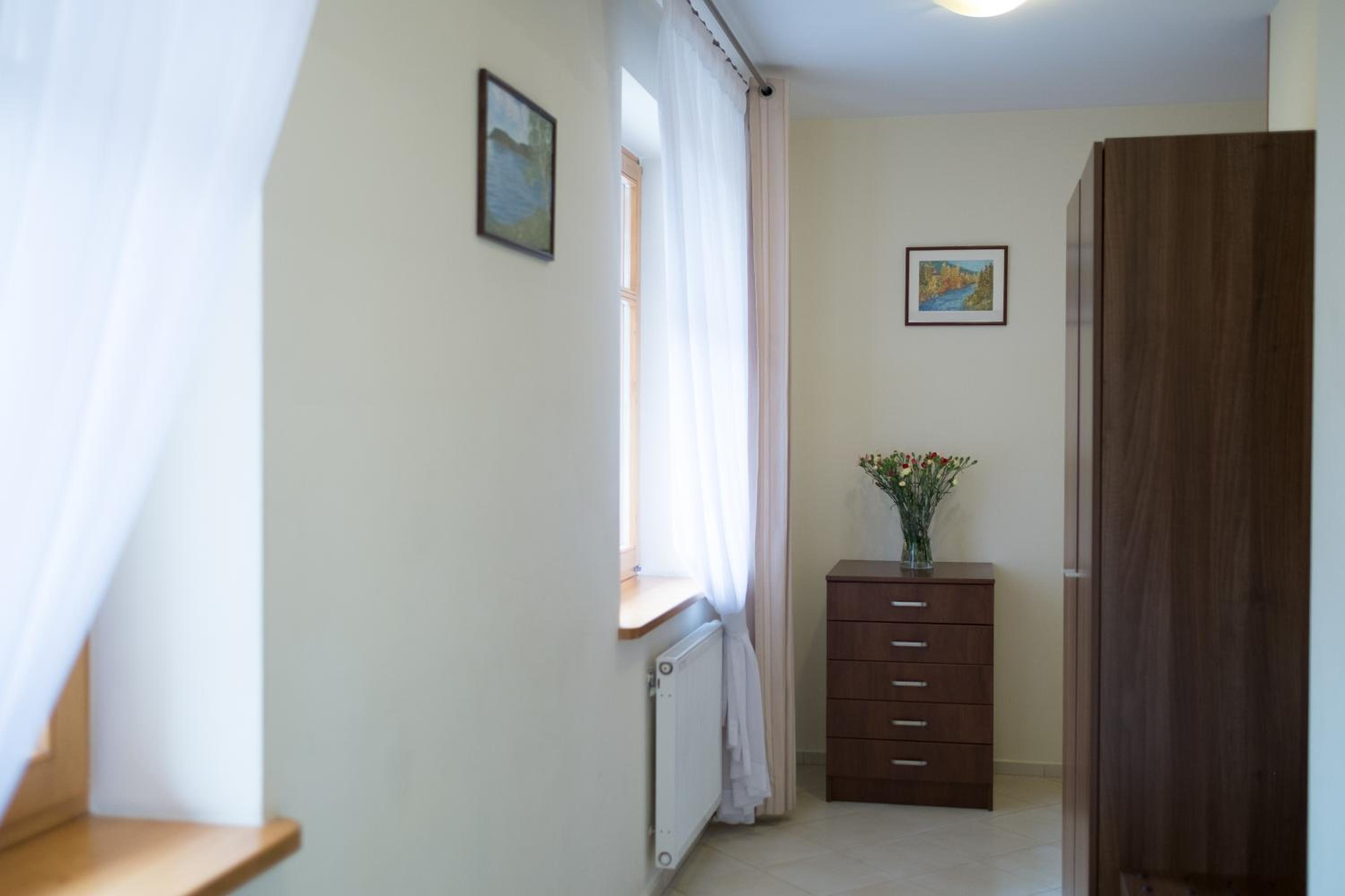 Two-Bedroom Apartment with Balcony - Photo 25