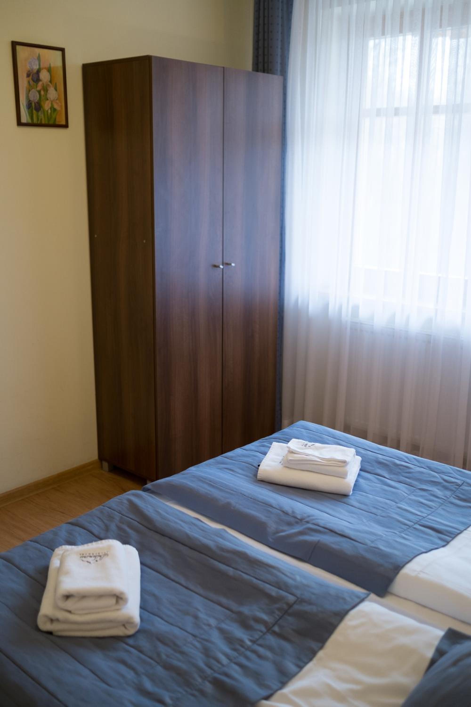 Two-Bedroom Apartment with Balcony - Photo 8