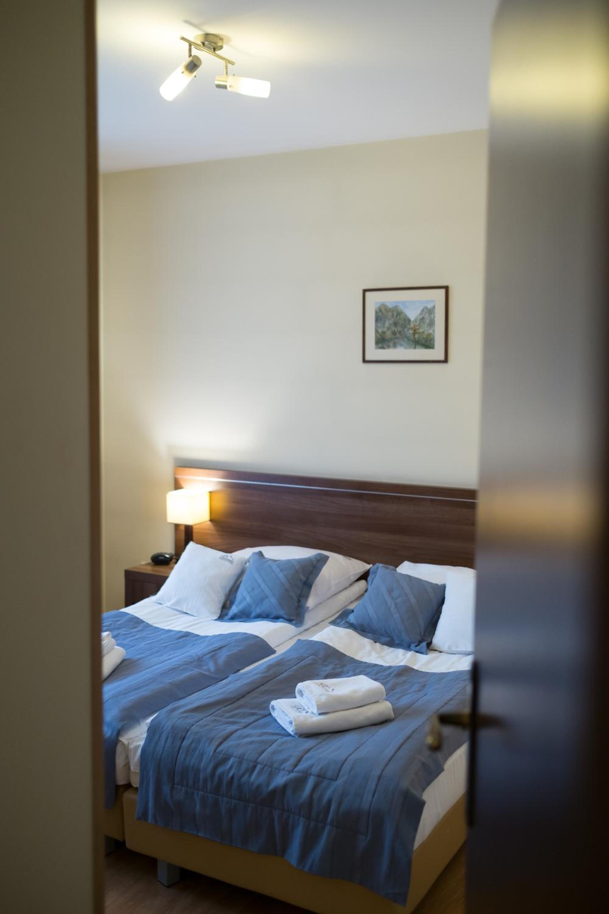 Two-Bedroom Apartment with Balcony - Photo 6