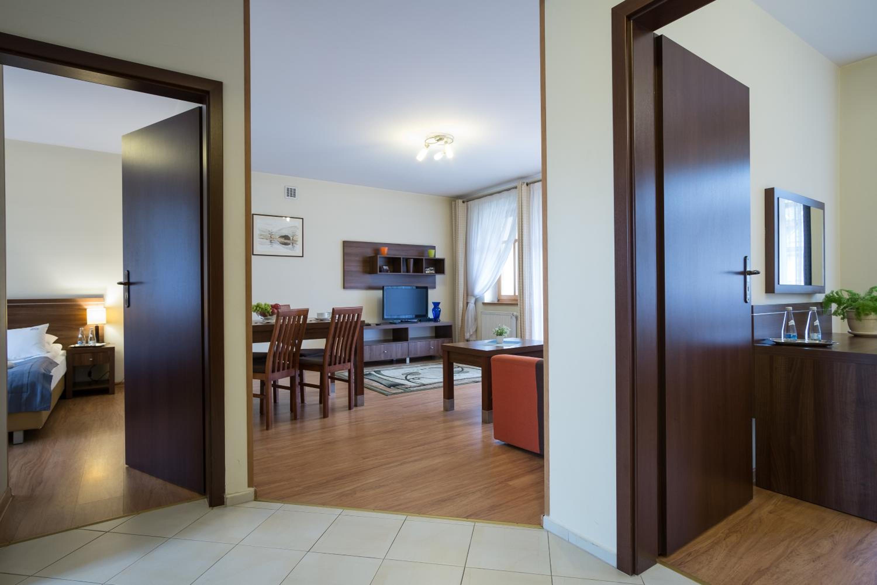 Two-Bedroom Apartment with Balcony - Photo 44