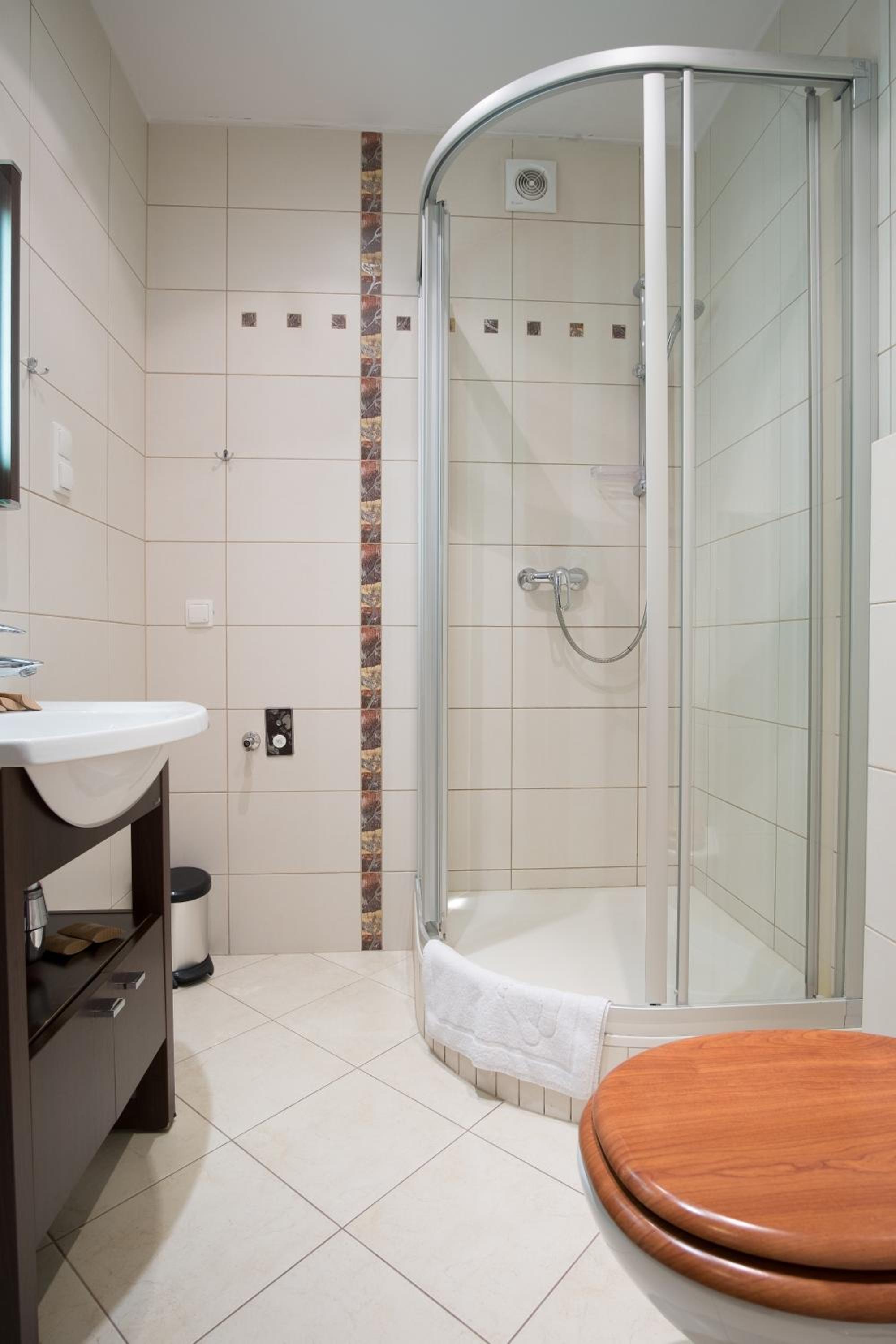 Two-Bedroom Apartment with Balcony - Photo 17