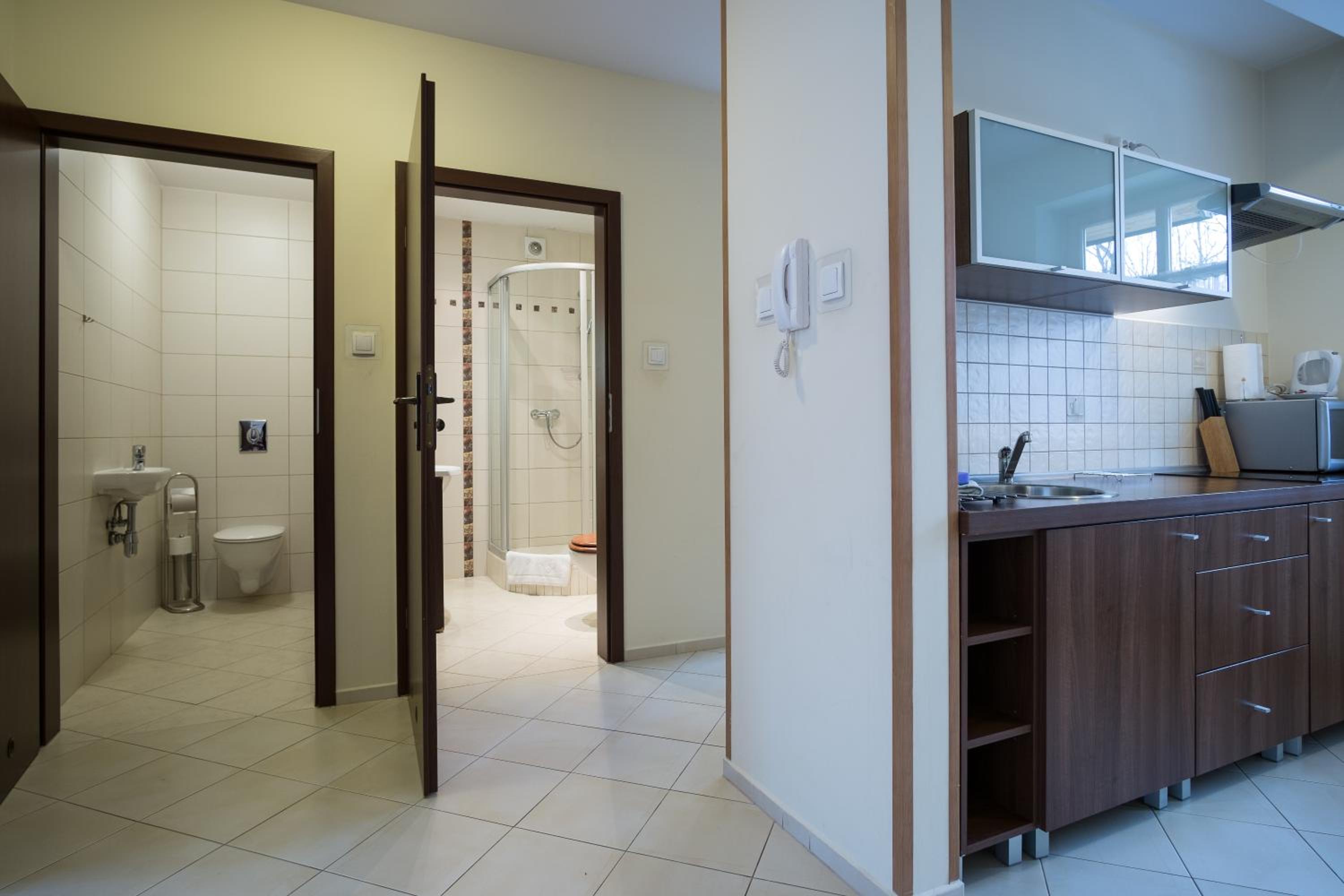 Two-Bedroom Apartment with Balcony - Photo 37
