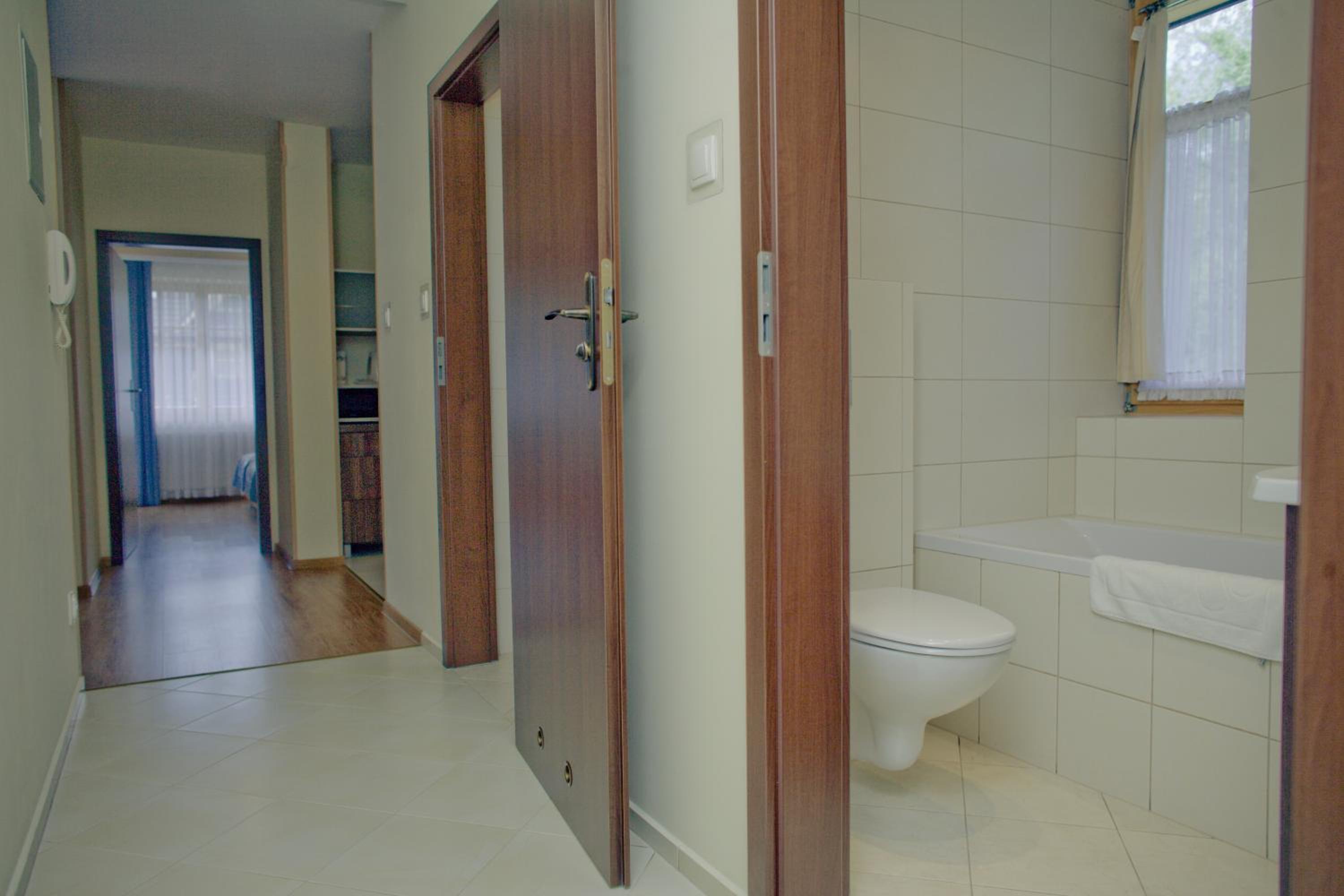 Two-Bedroom Apartment with Balcony - Photo 29