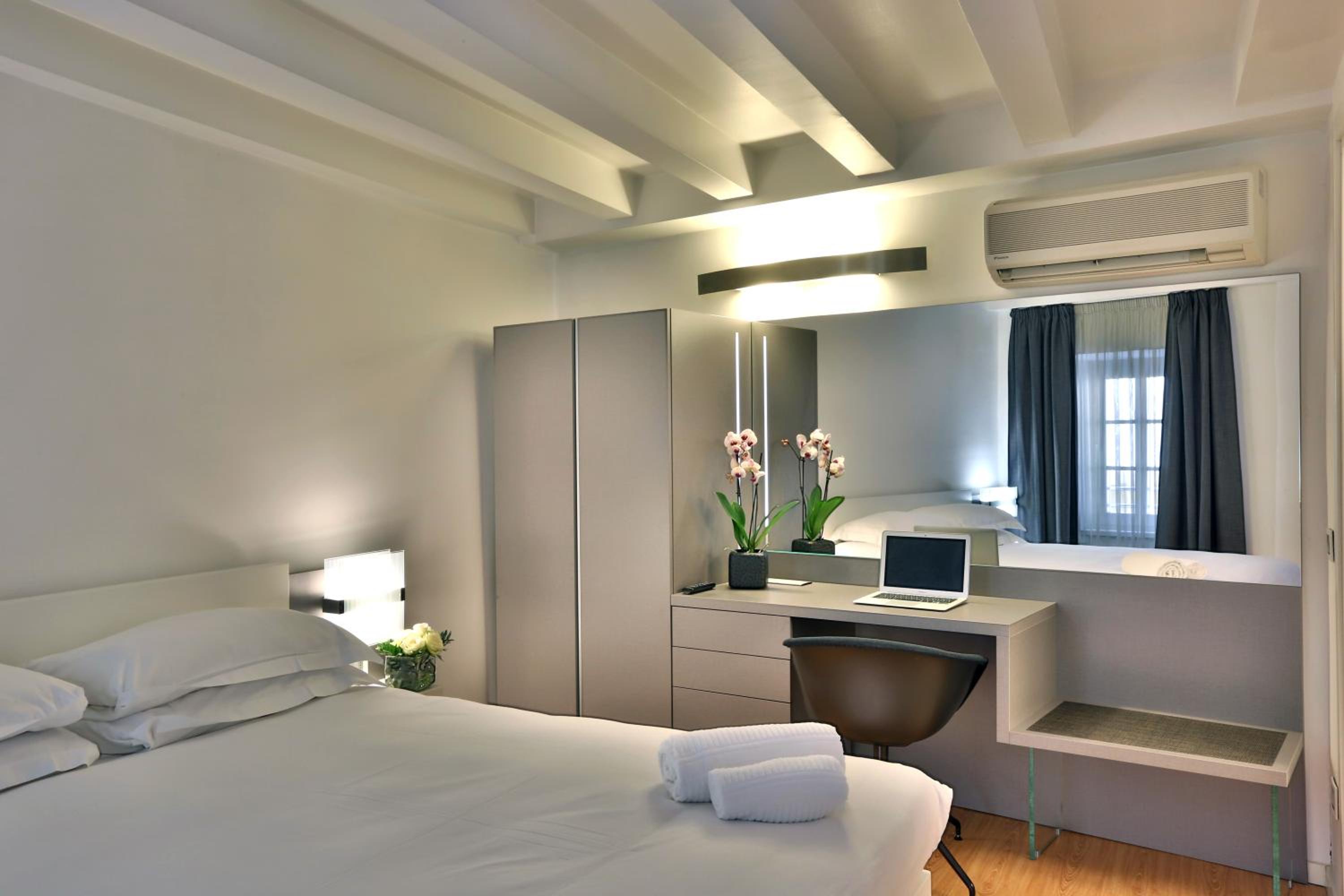 Double Room - Photo 5