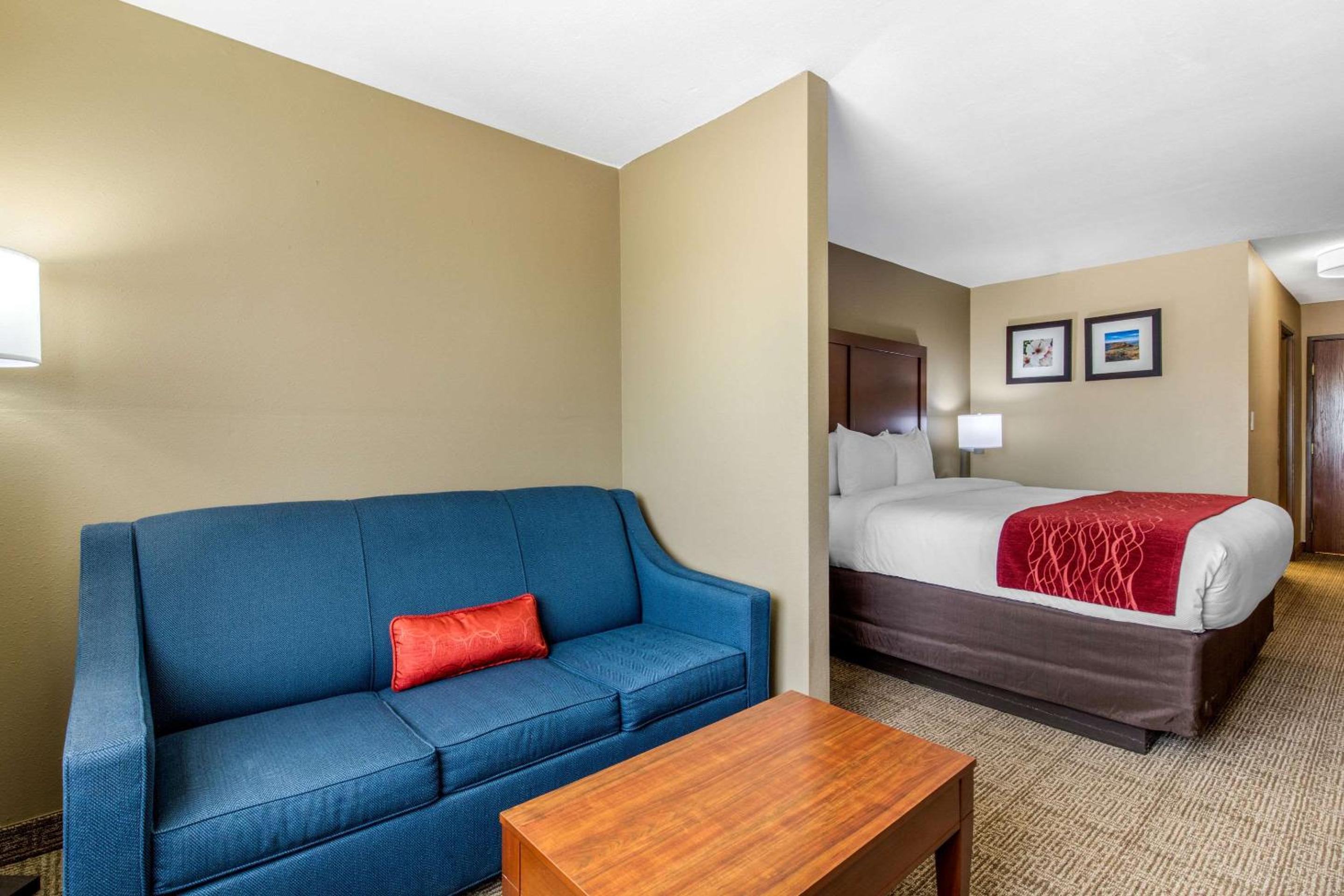 King Suite - Non-Smoking photo 1