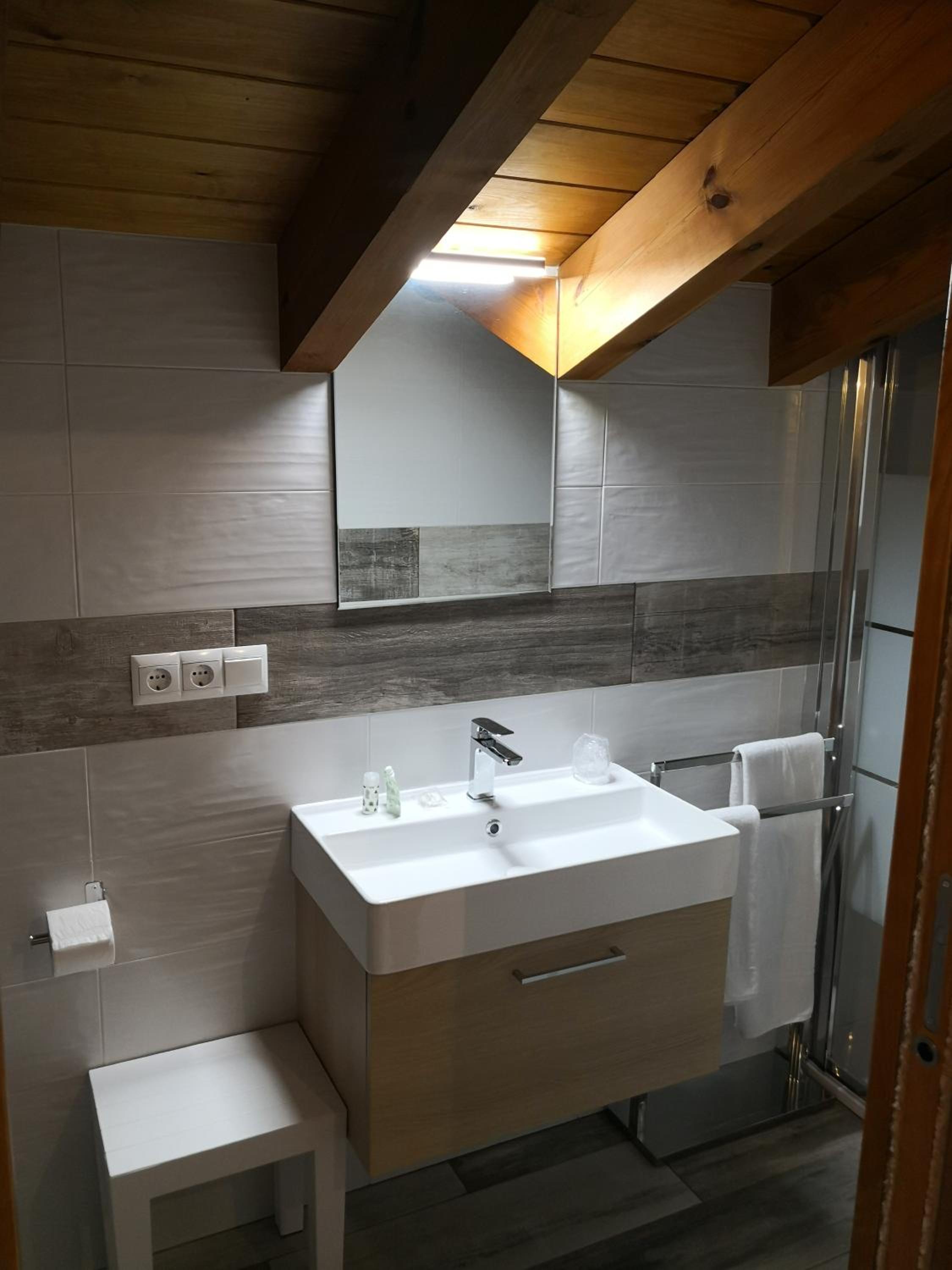 Double Room - Photo 4
