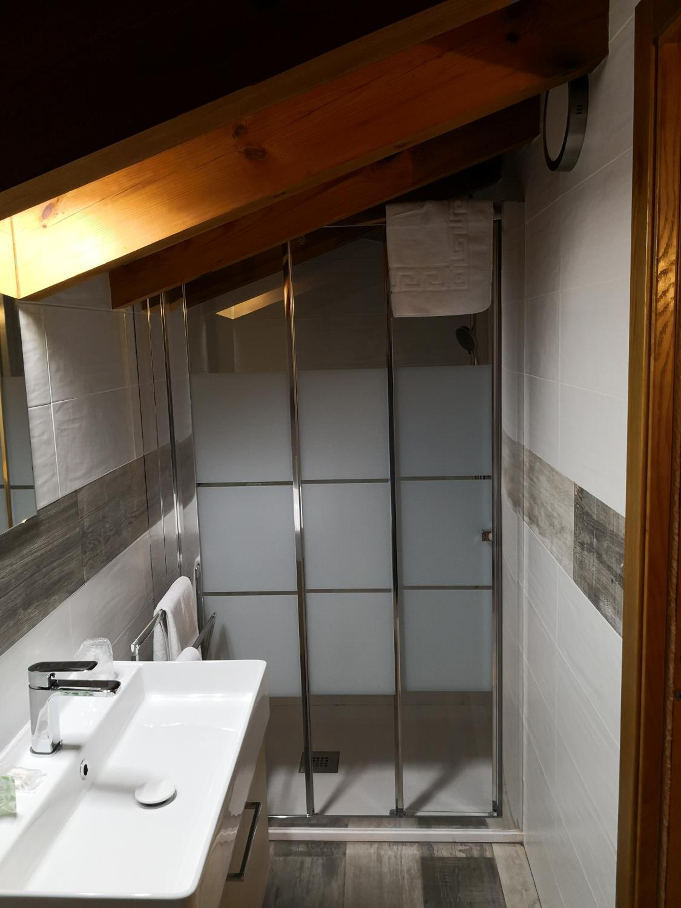Double Room - Photo 5