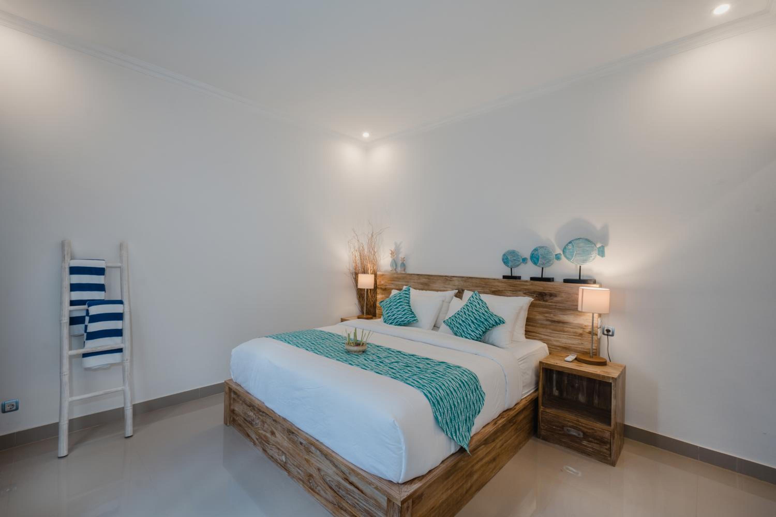 Three-Bedroom Villa - Photo 8