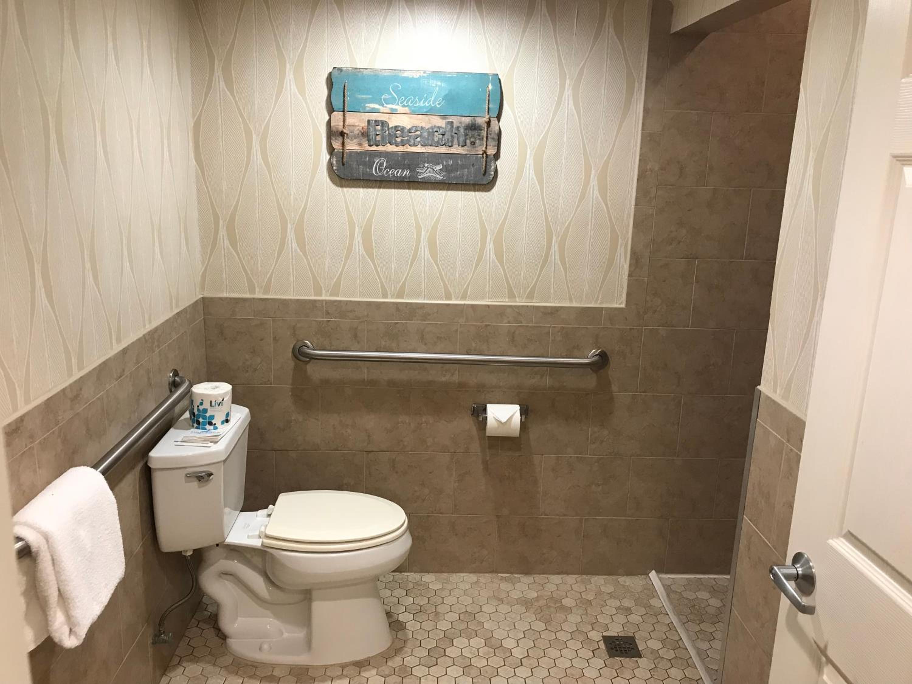 Queen Room - Disability Access photo 2