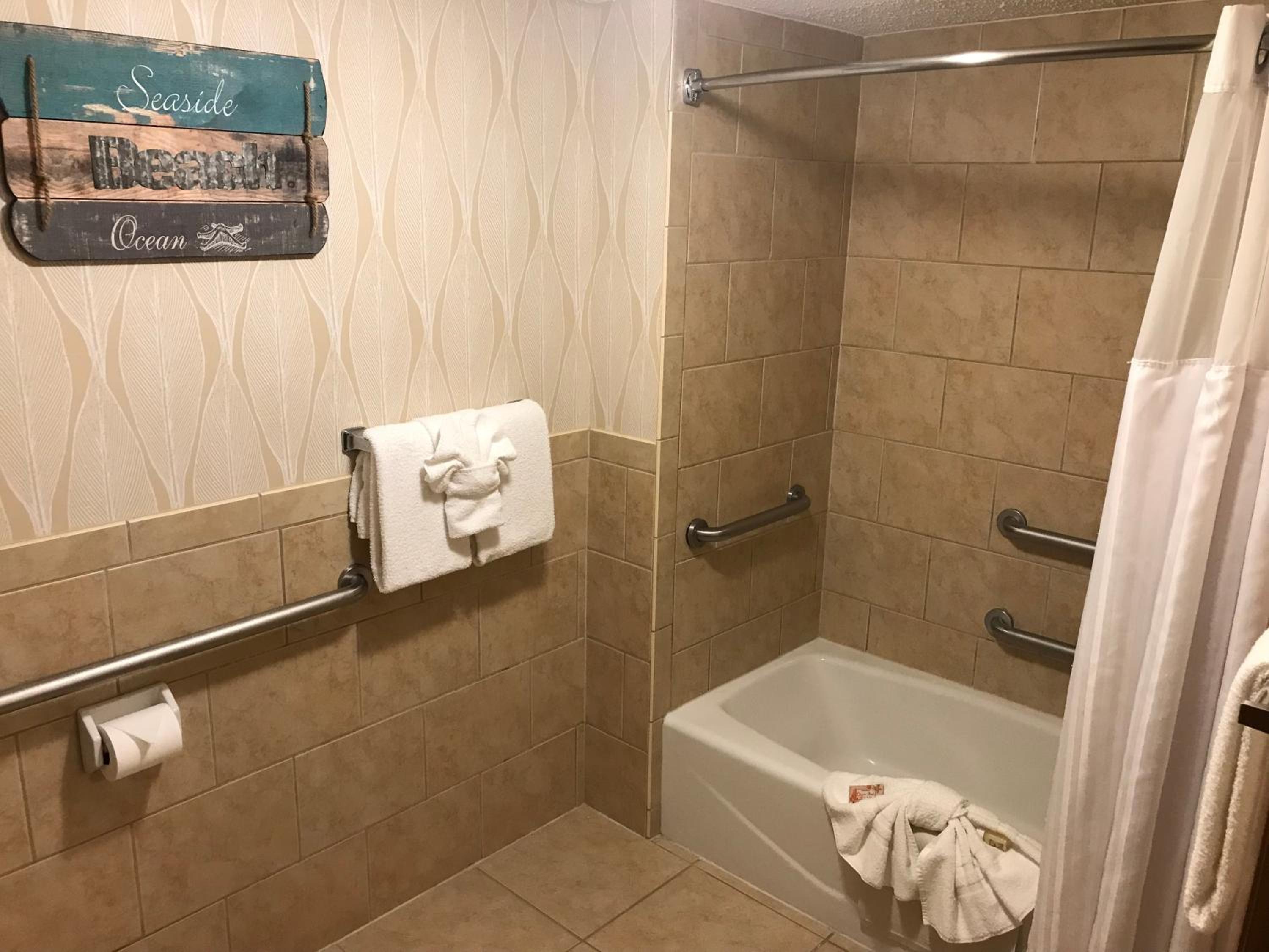 Oceanfront Room with Two Queen Beds - Disability Access - Kitchen - Photo 4