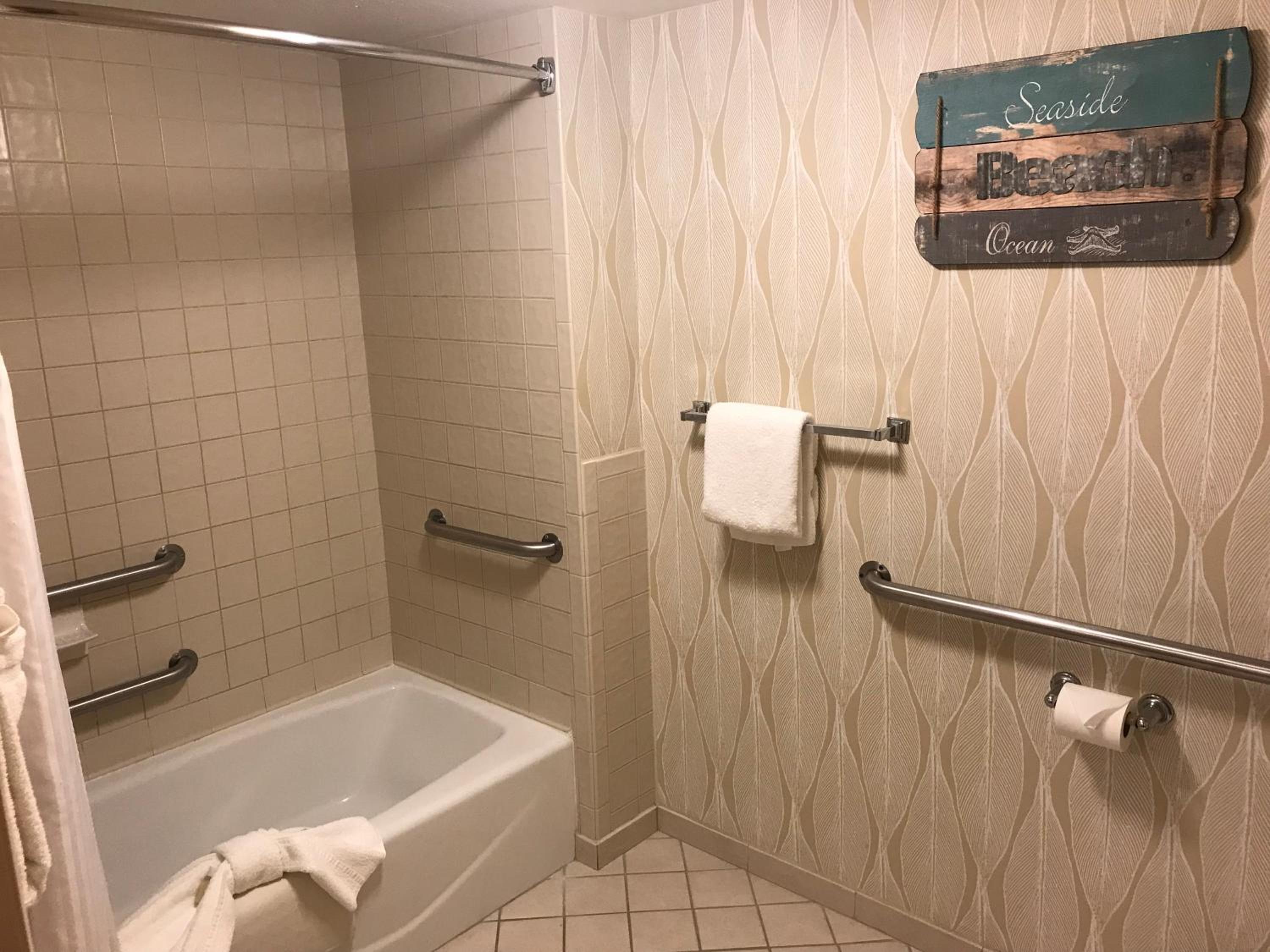 Queen Room - Disability Access - Photo 2