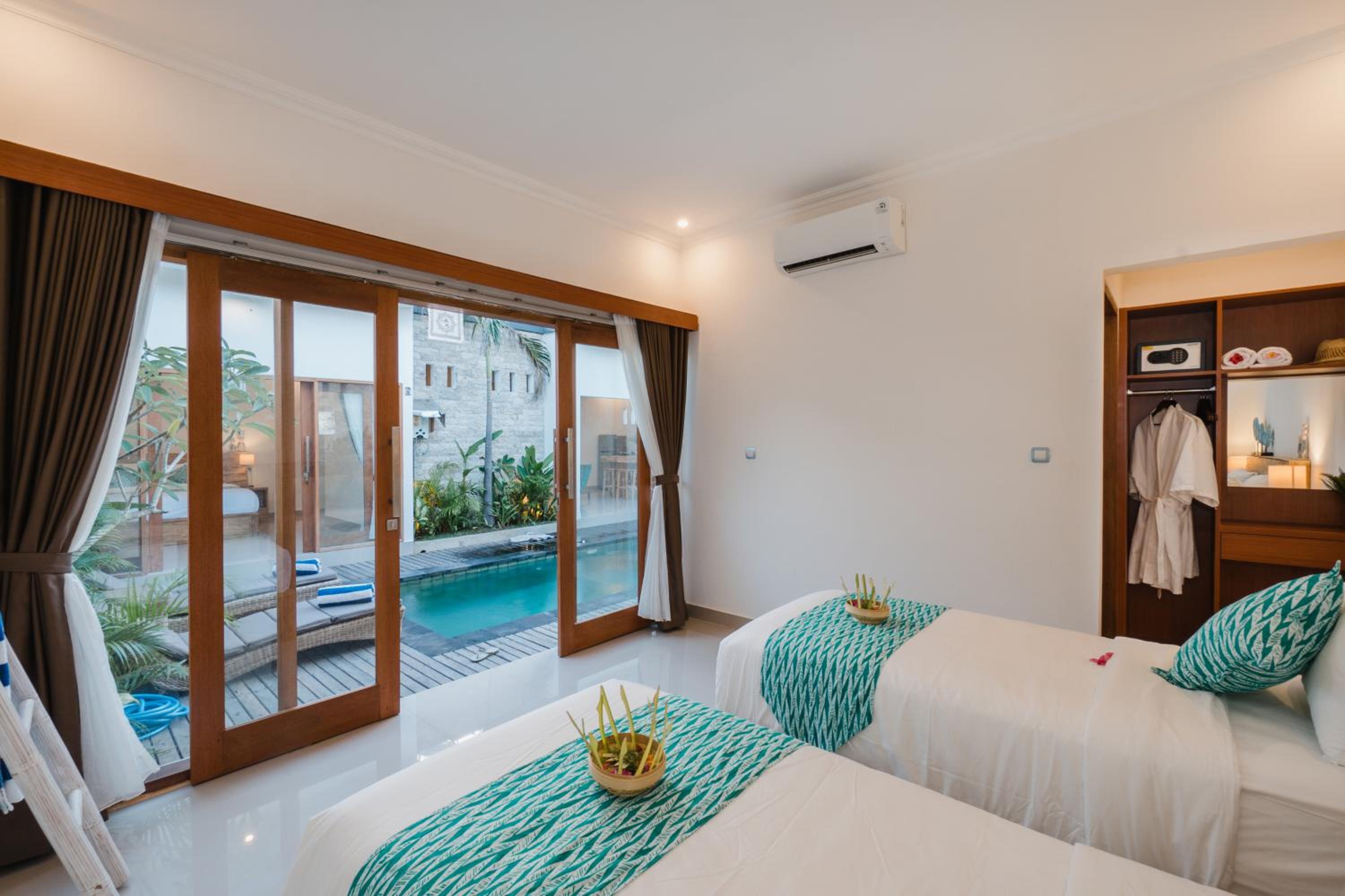 Three-Bedroom Villa - Photo 14