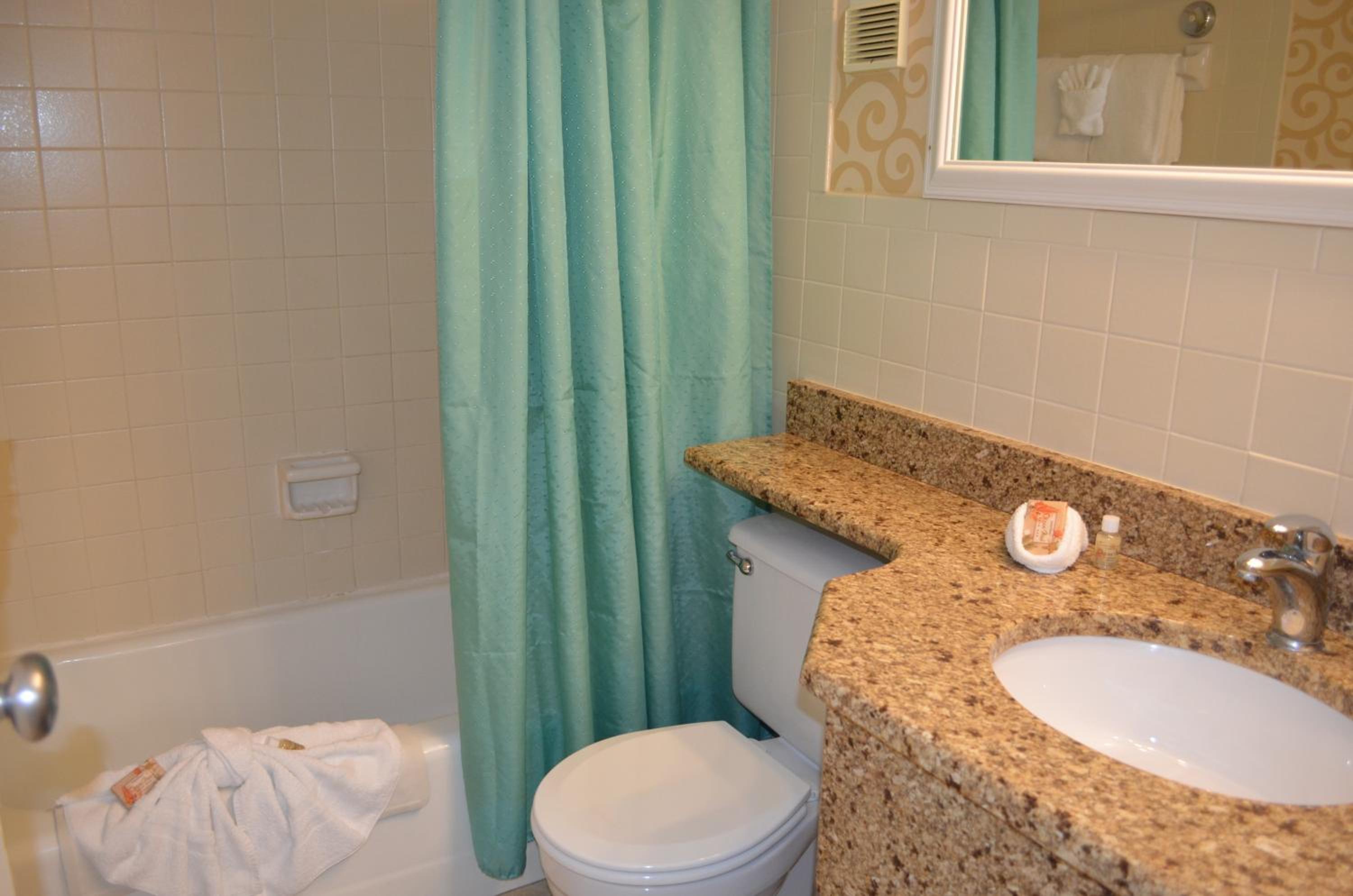 Queen Room with Two Queen Beds - Photo 3