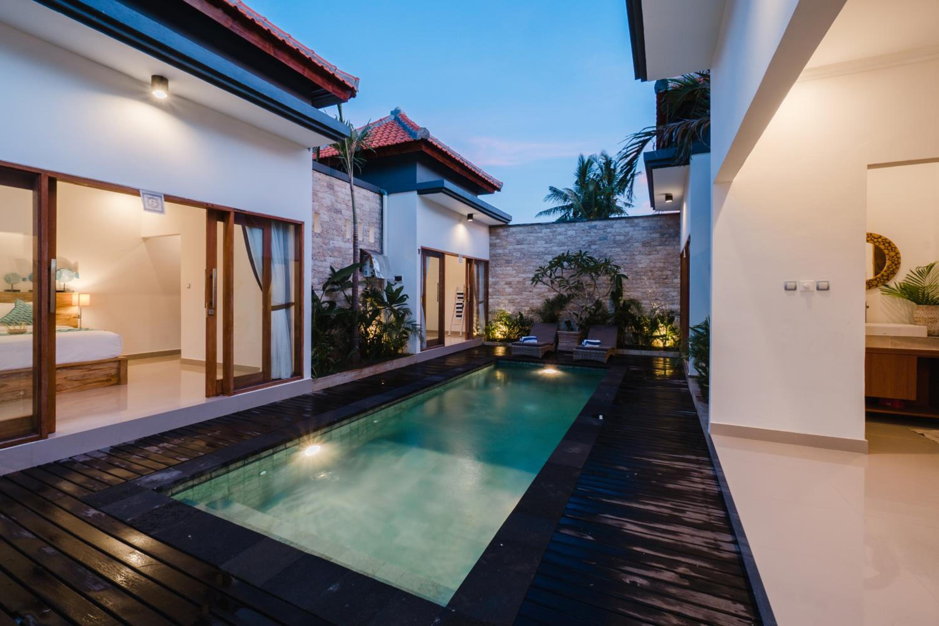 Three-Bedroom Villa - Photo 3
