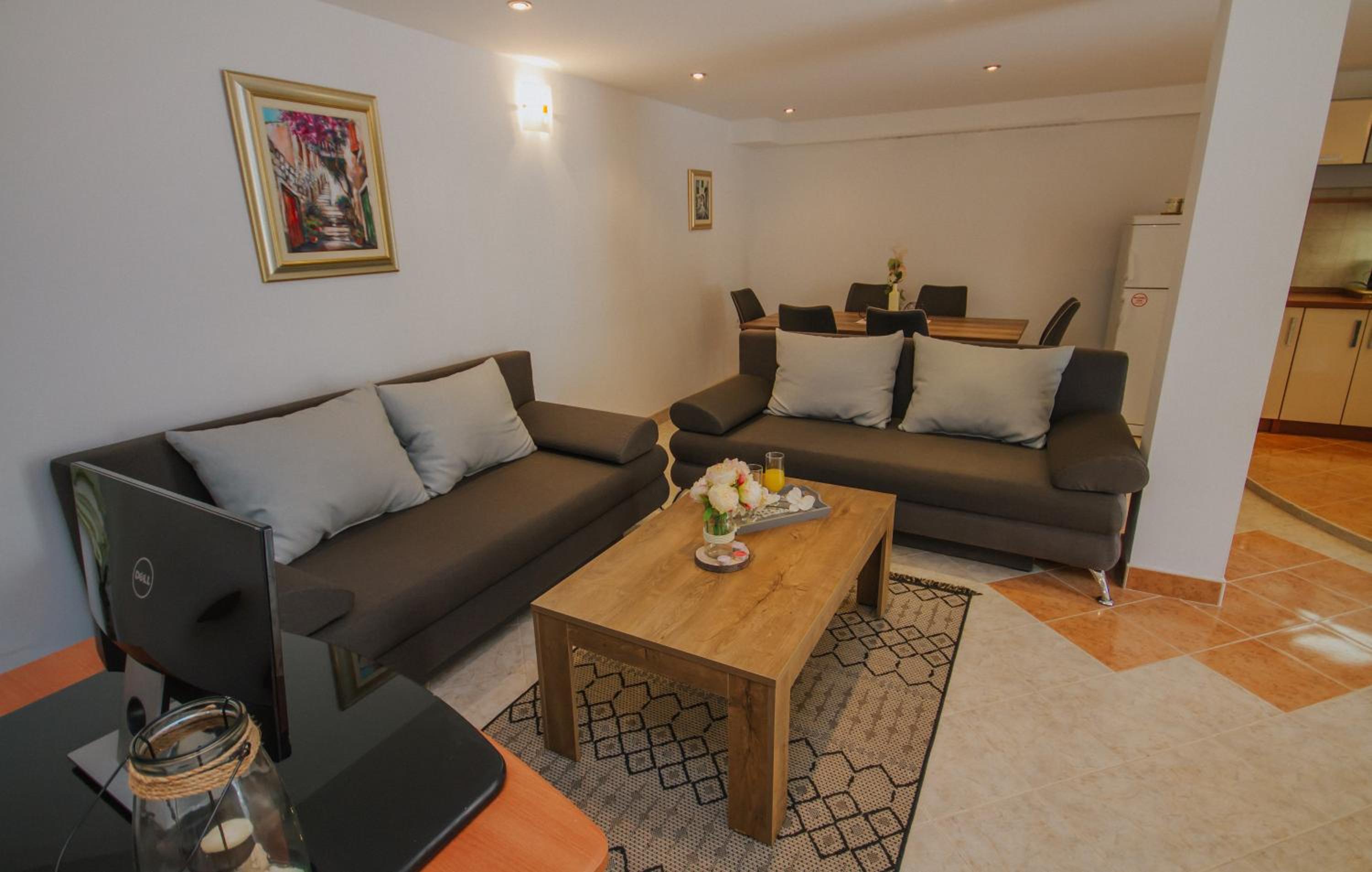 Villa photo 2