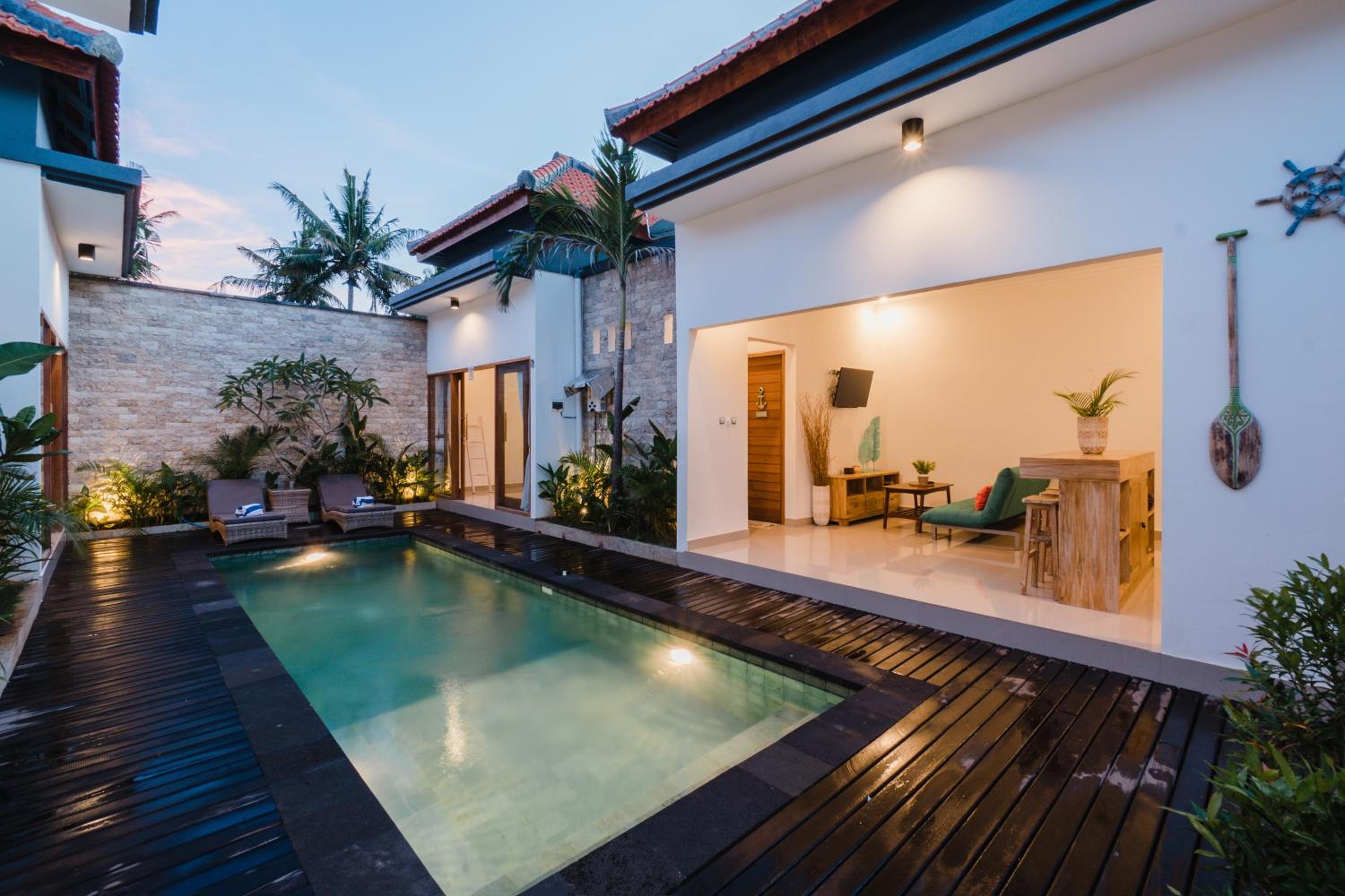 Three-Bedroom Villa - Photo 9