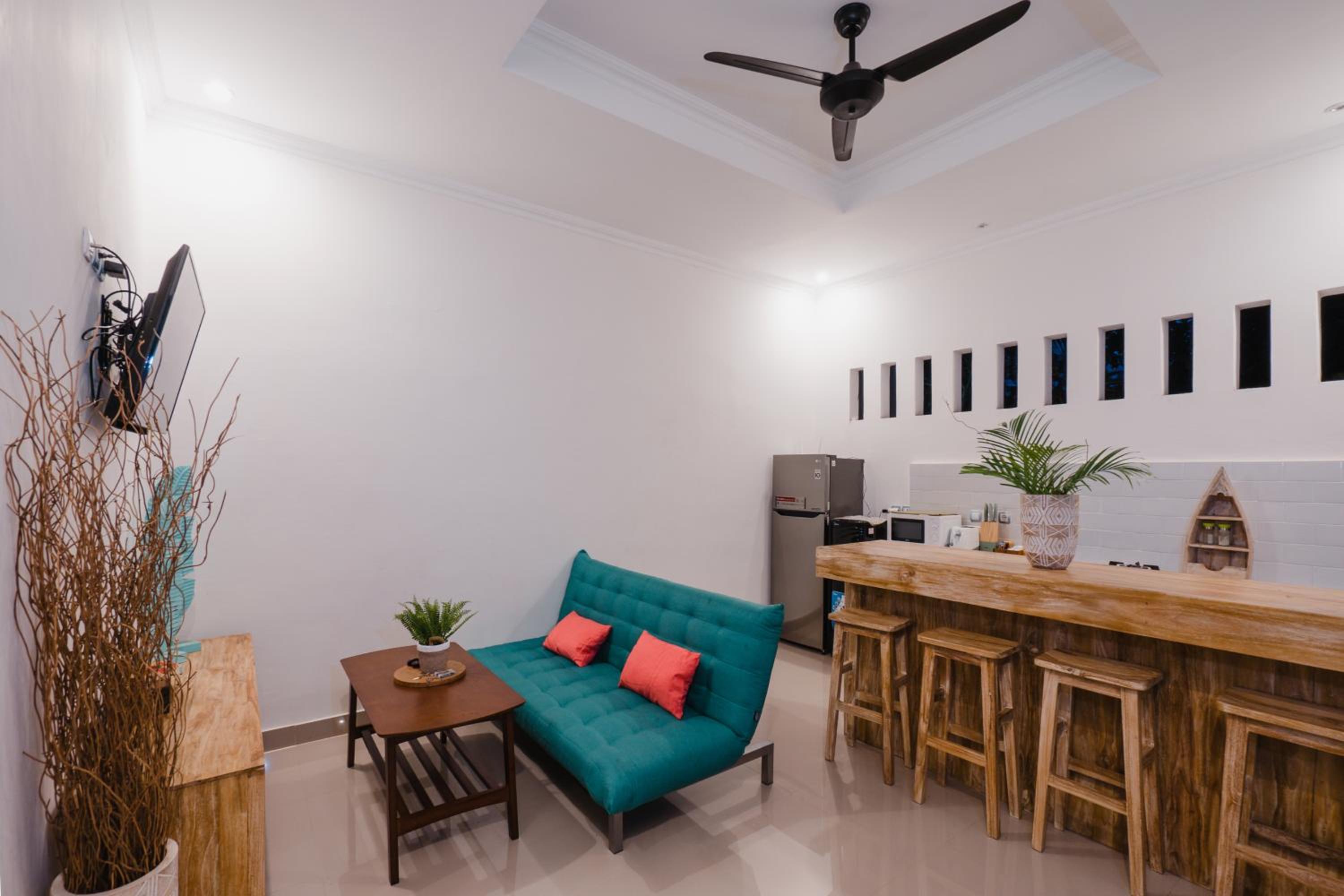 Three-Bedroom Villa - Photo 16