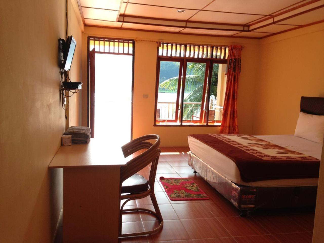 Queen Room with Balcony - Photo 1