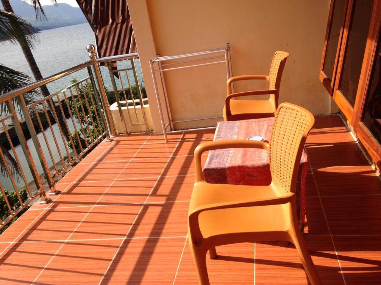 Queen Room with Balcony - Photo 6