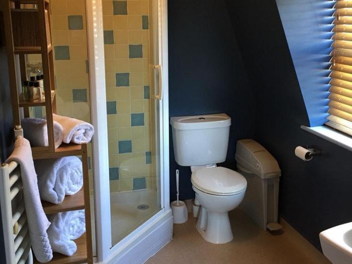 Deluxe Double Room with Shower - Photo 4