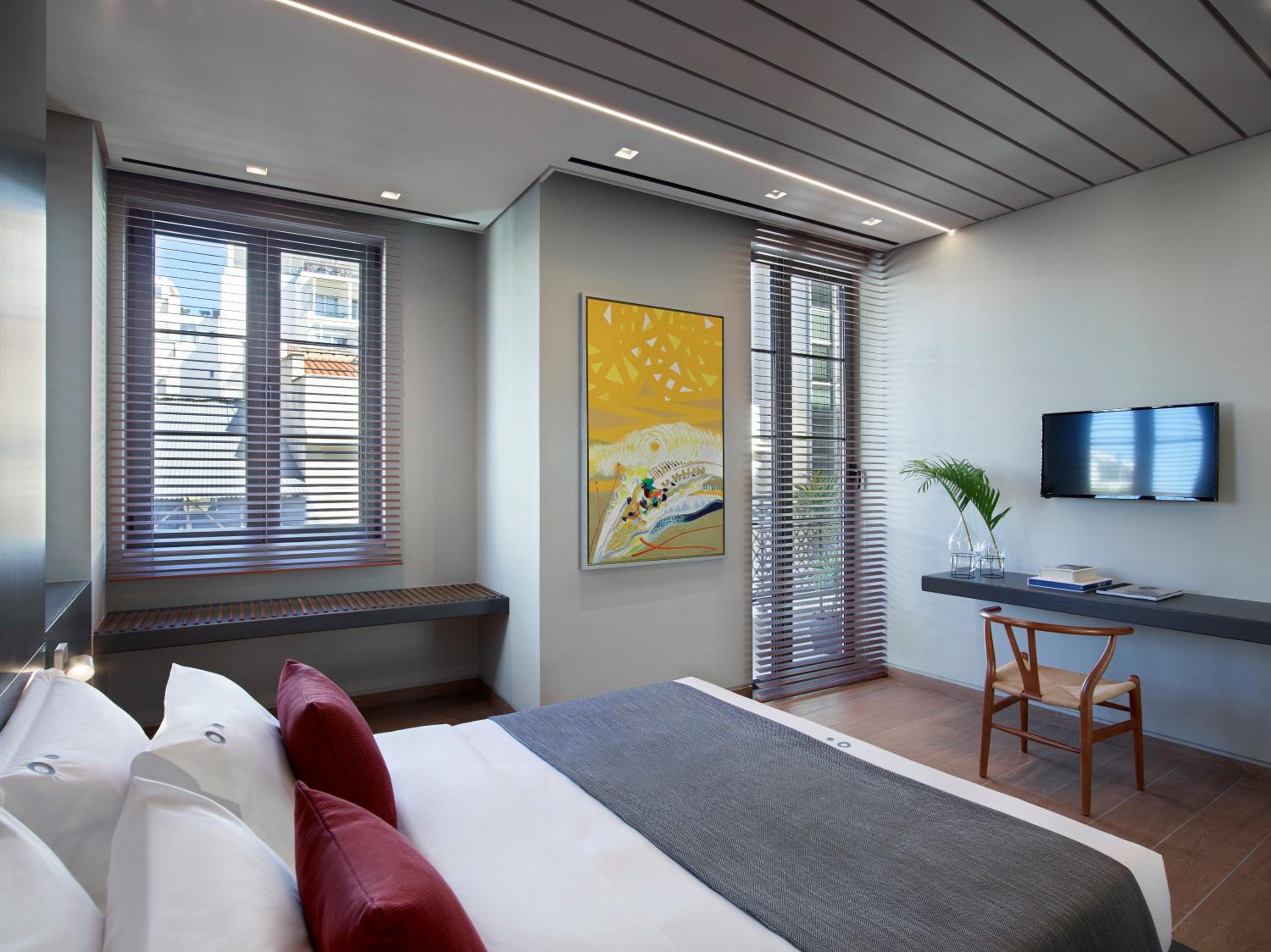 Grand Two-Bedroom Suite with Balcony photo 3
