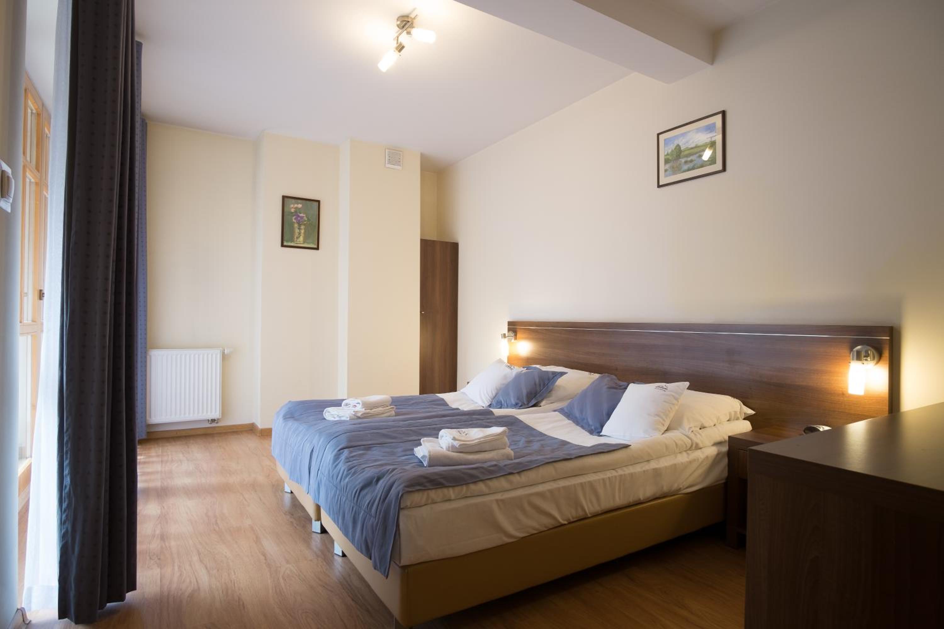 One-Bedroom Apartment with Twin Beds - Photo 98