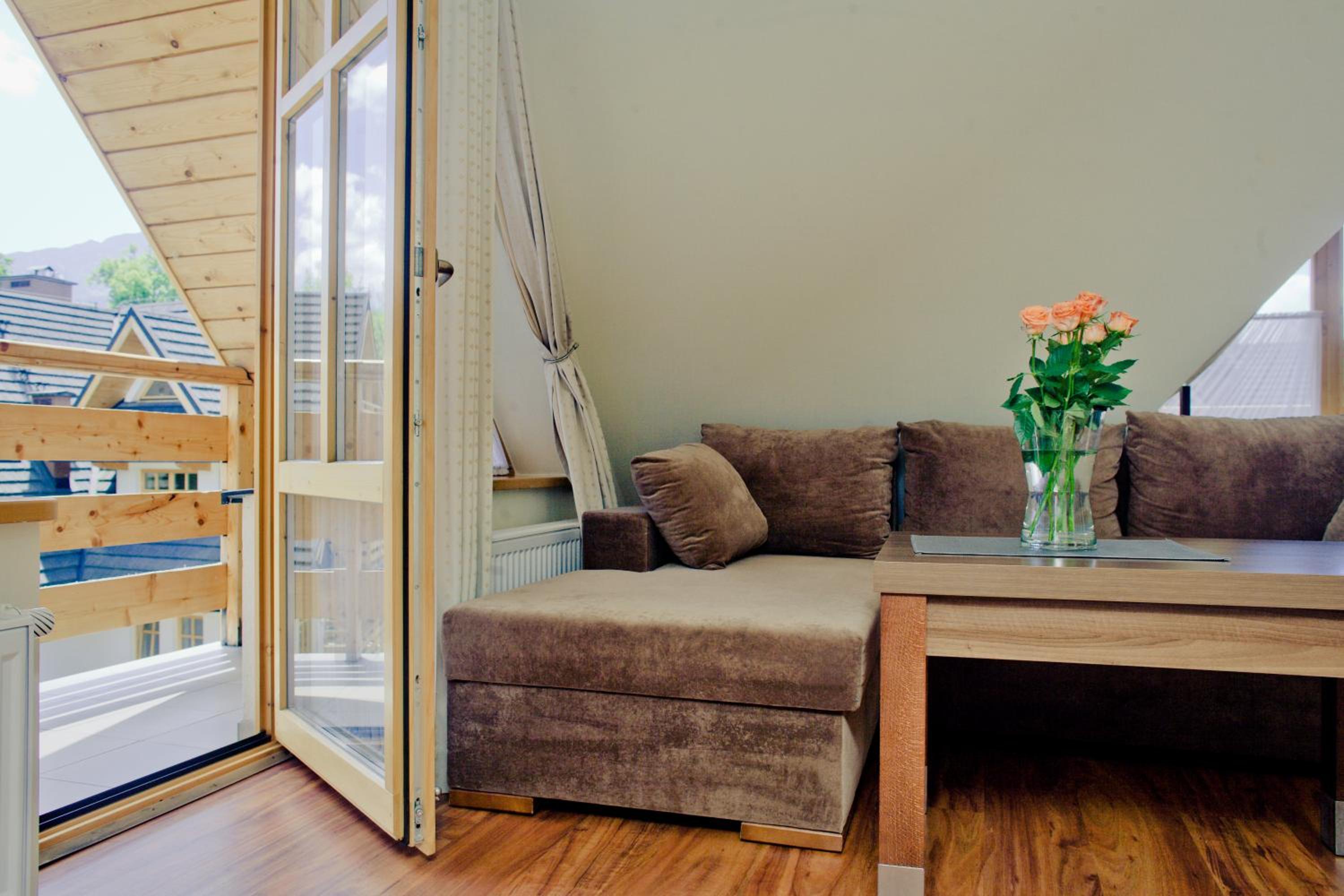 One-Bedroom Apartment with Twin Beds - Photo 35