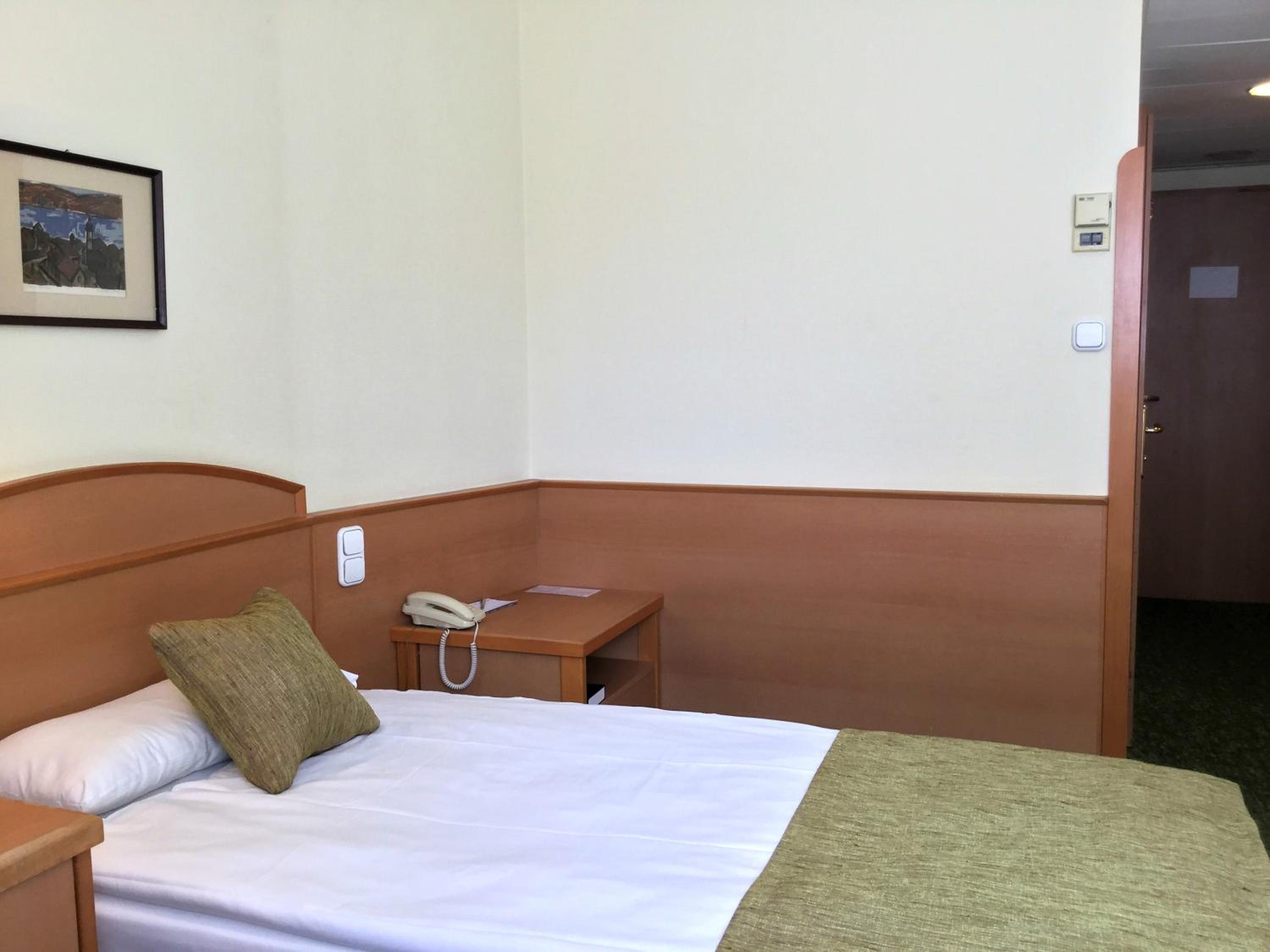 Bed & Sleeping Area