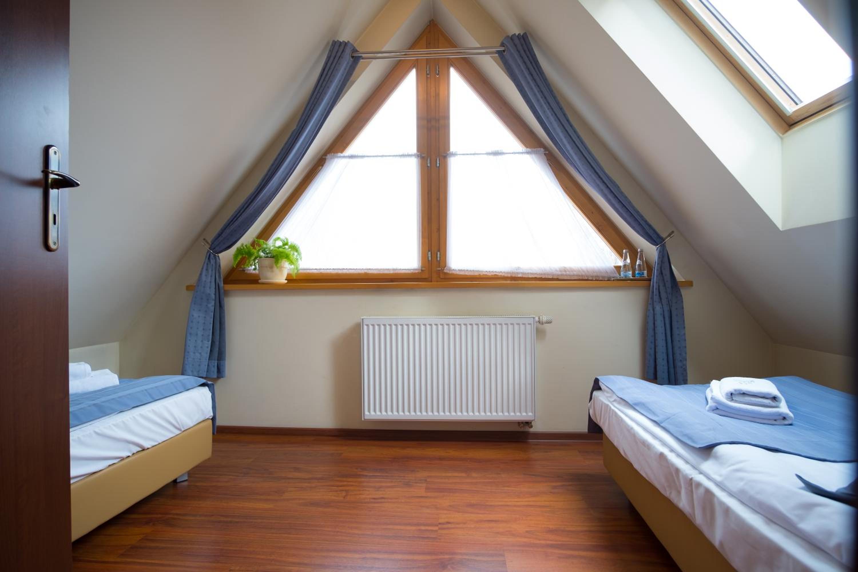 One-Bedroom Apartment with Twin Beds - Photo 57