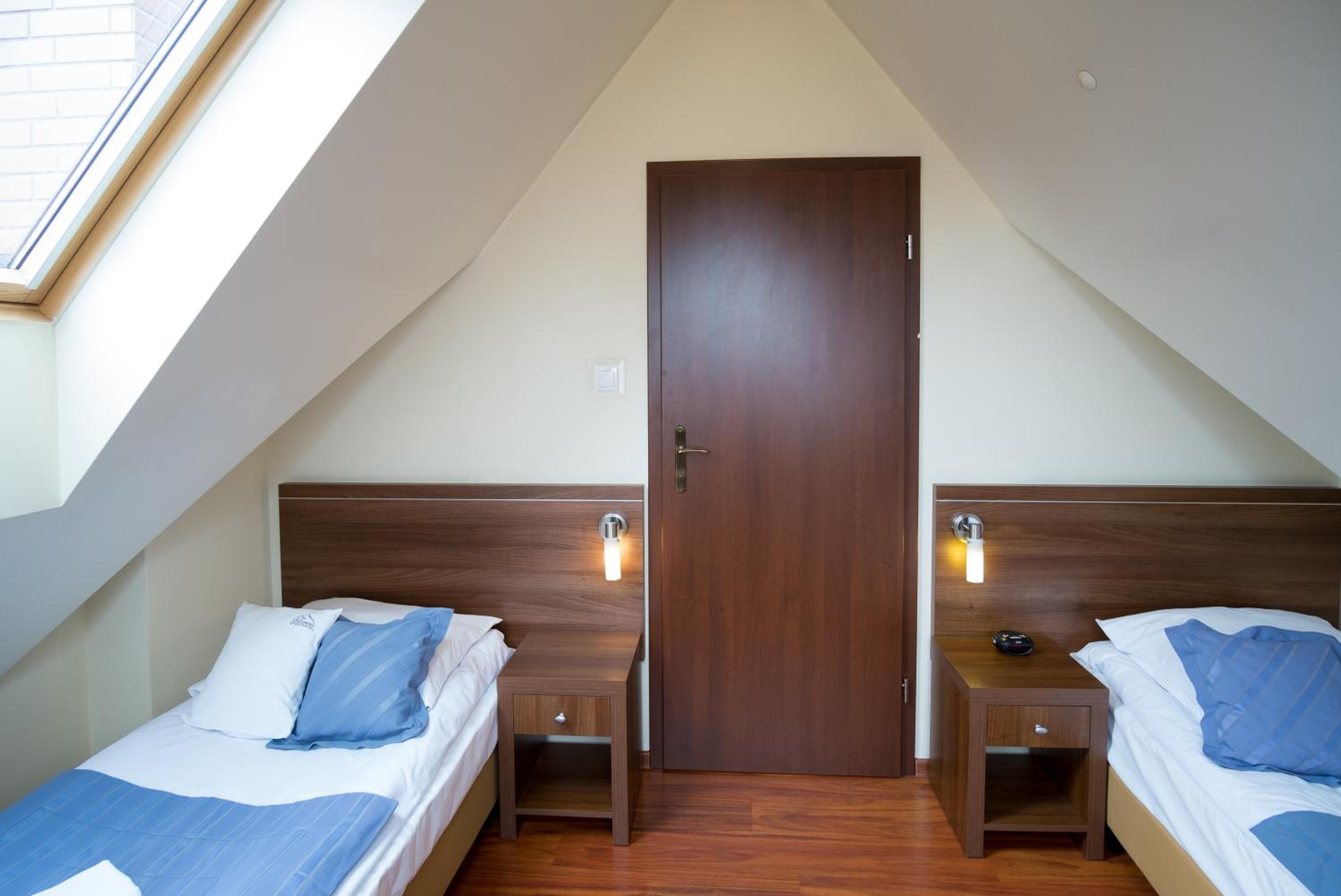 One-Bedroom Apartment with Twin Beds - Photo 27
