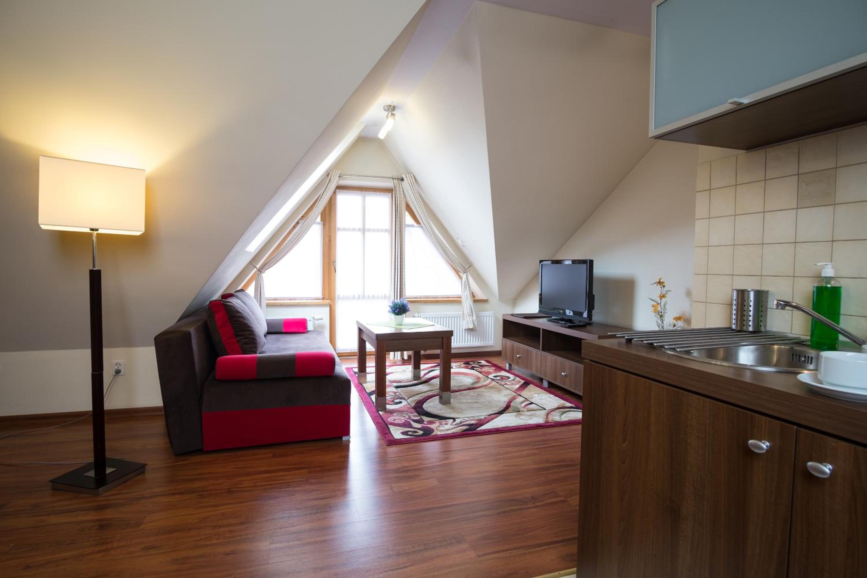 One-Bedroom Apartment with Twin Beds - Photo 43