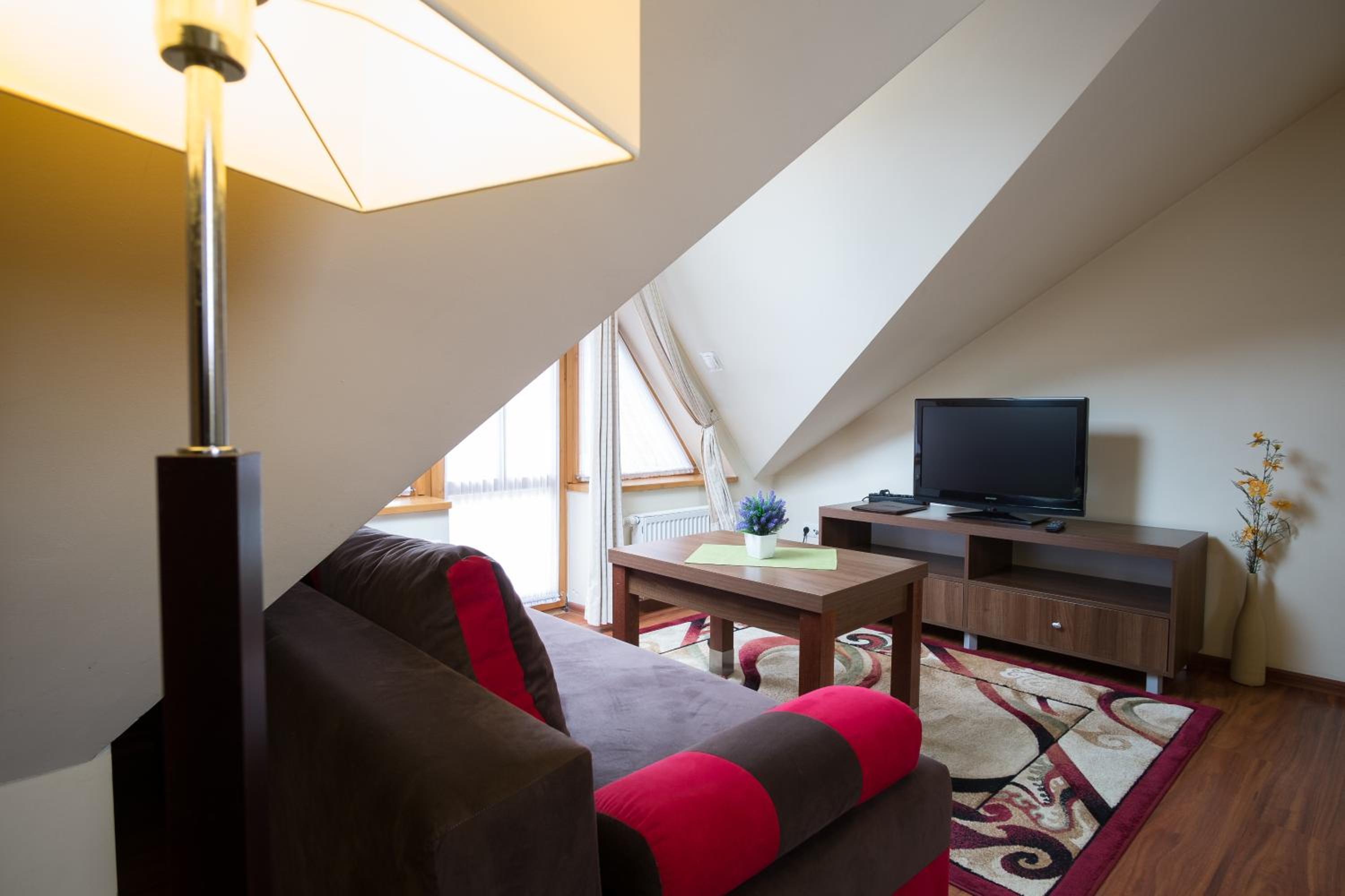 One-Bedroom Apartment with Twin Beds - Photo 29
