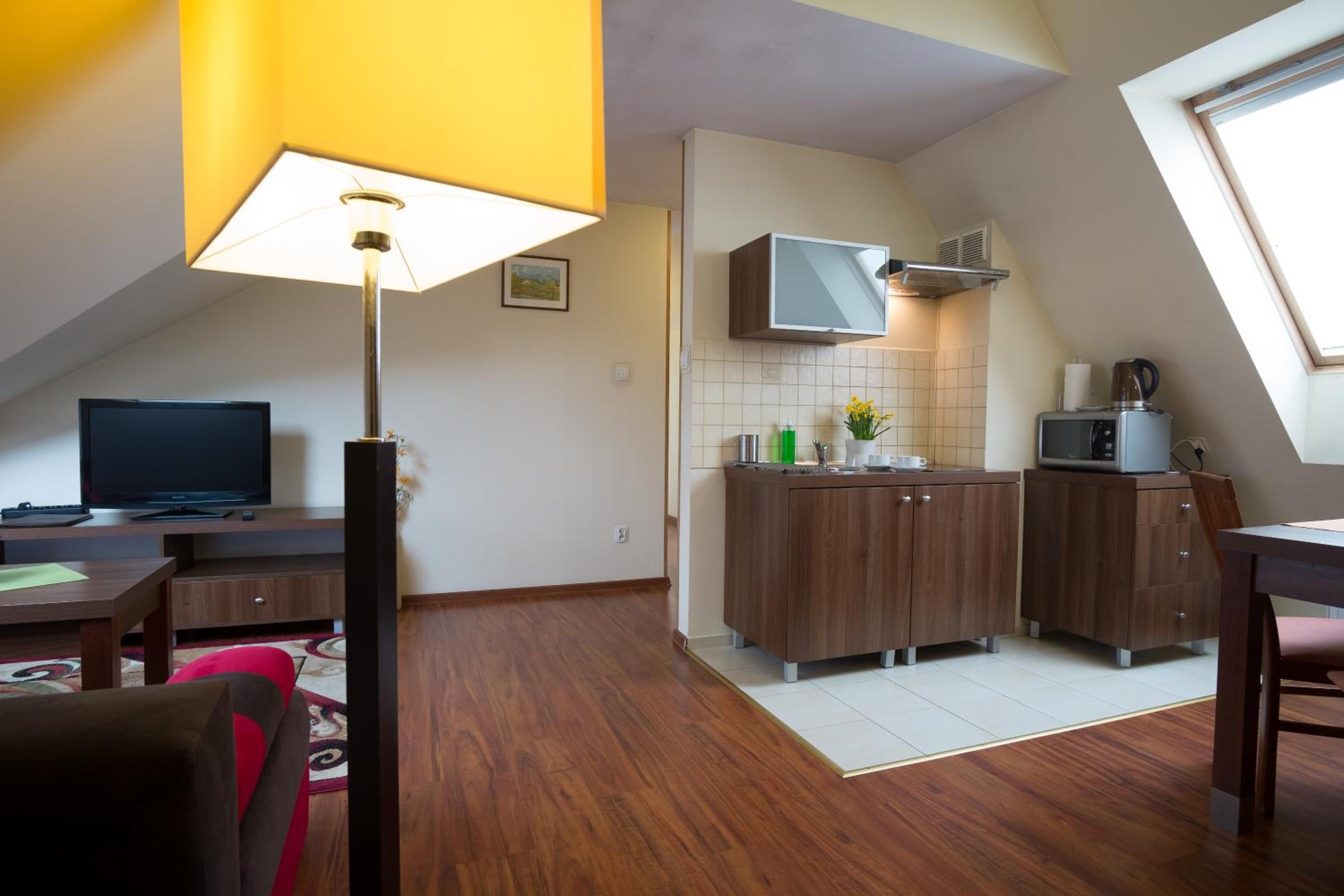 One-Bedroom Apartment with Twin Beds - Photo 30