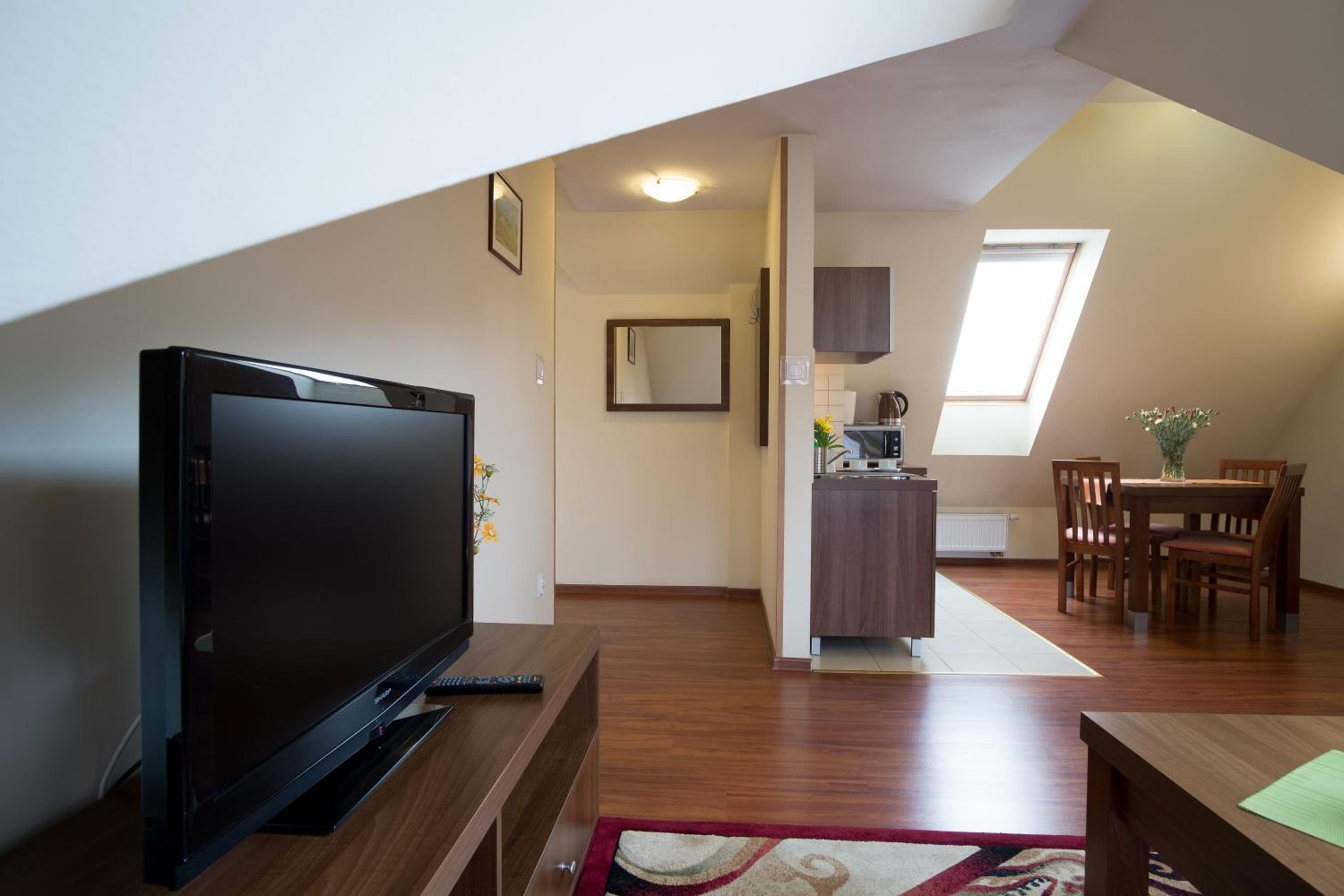 One-Bedroom Apartment with Twin Beds - Photo 42