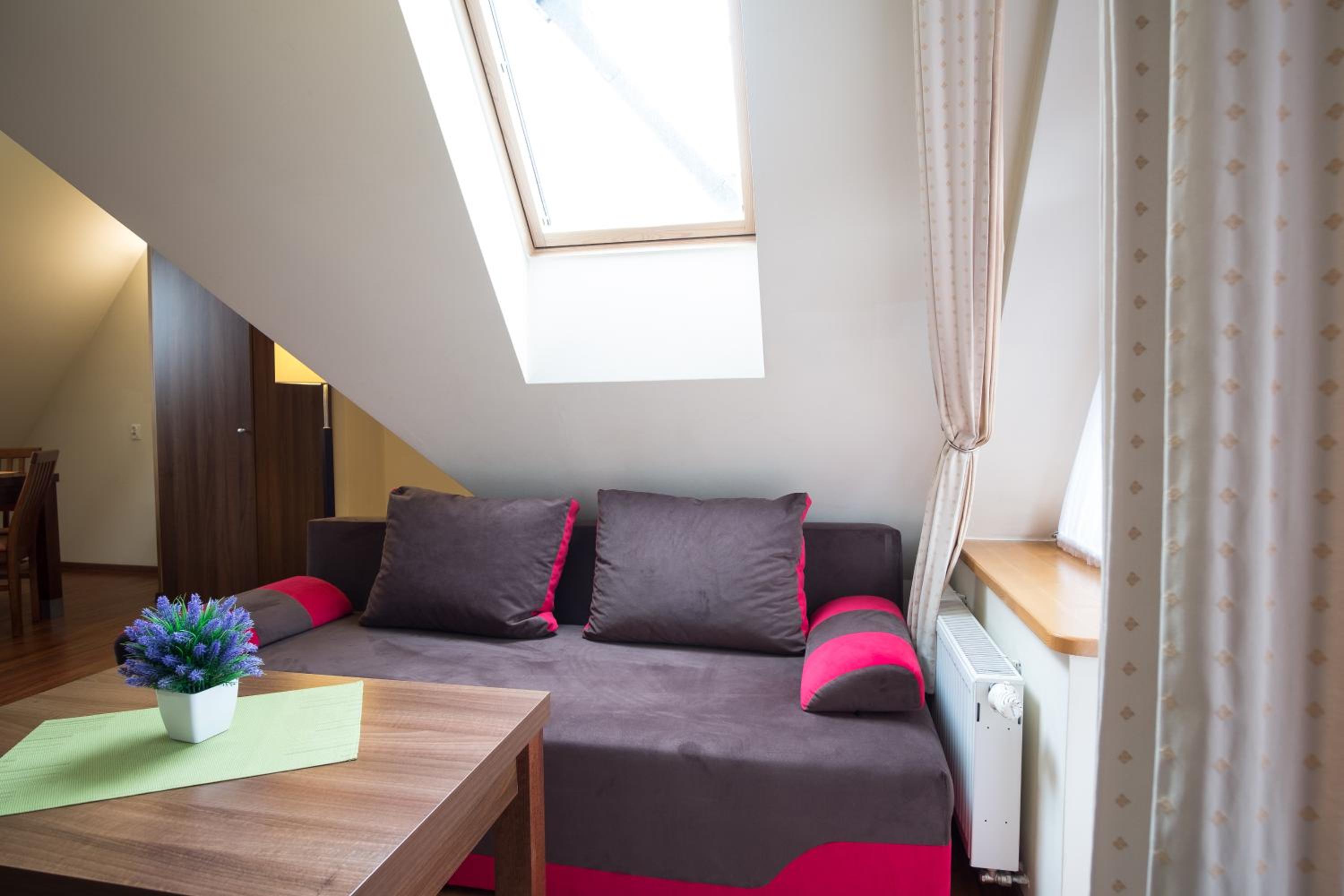 One-Bedroom Apartment with Twin Beds - Photo 41