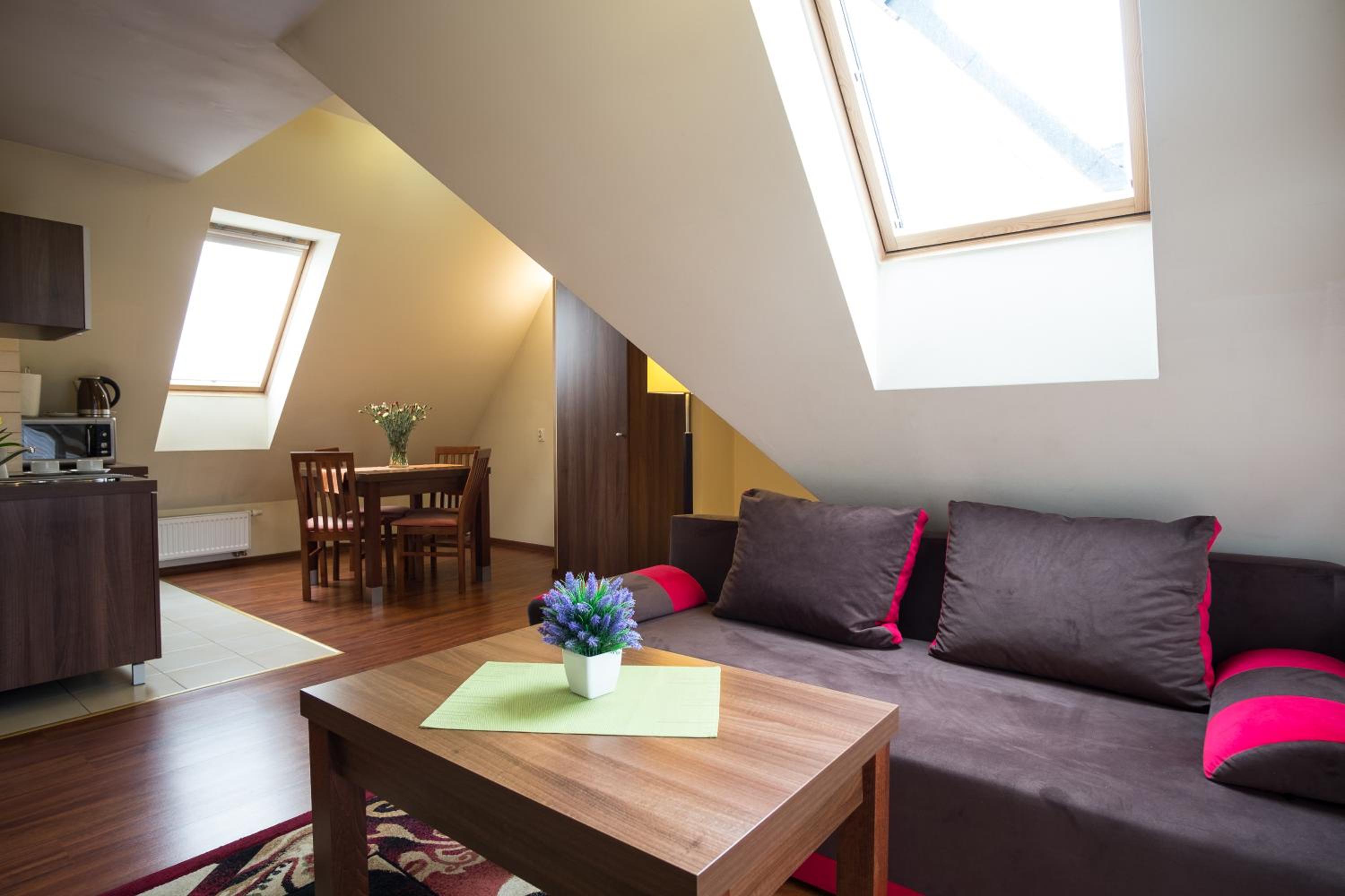 One-Bedroom Apartment with Twin Beds - Photo 40