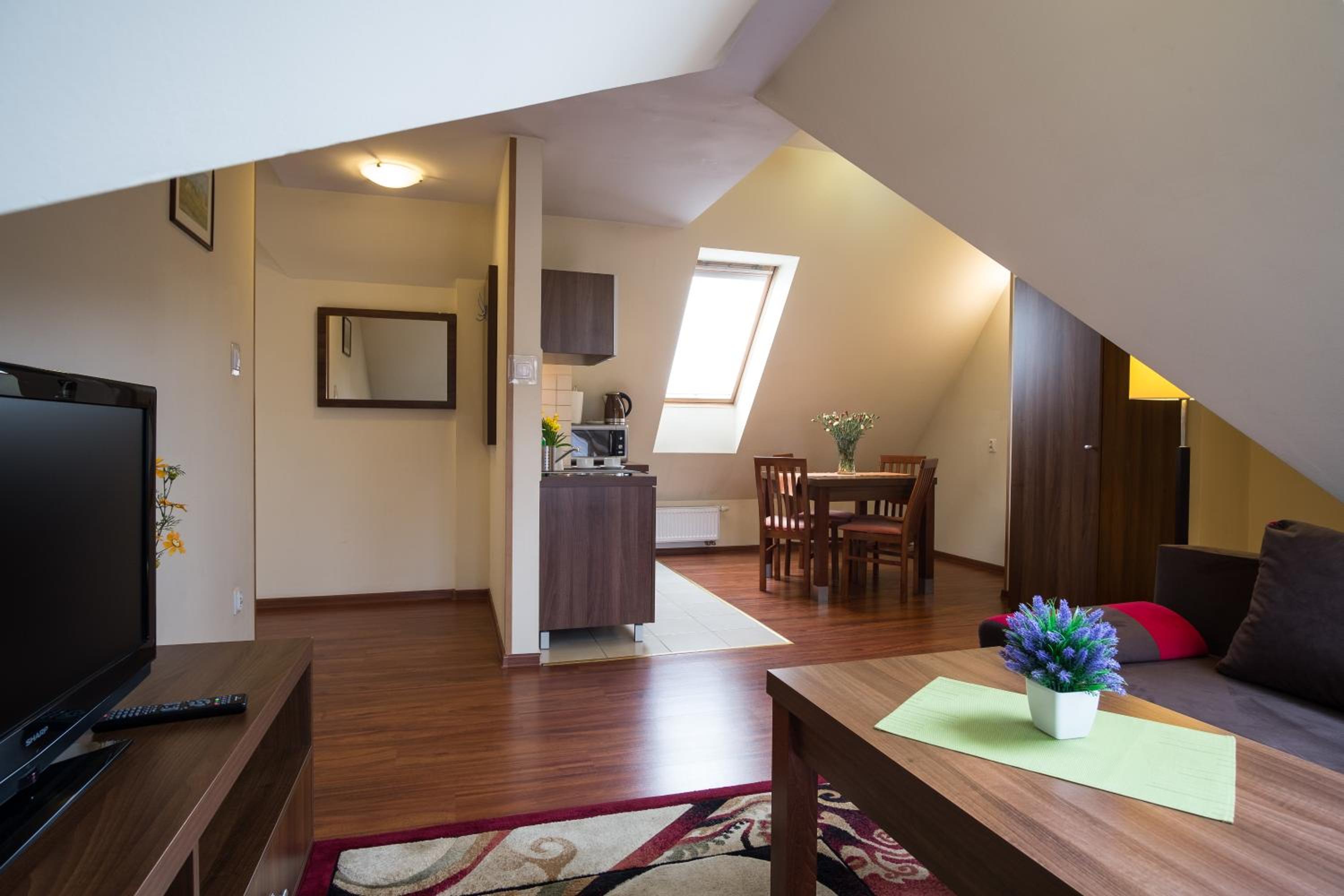 One-Bedroom Apartment with Twin Beds - Photo 54