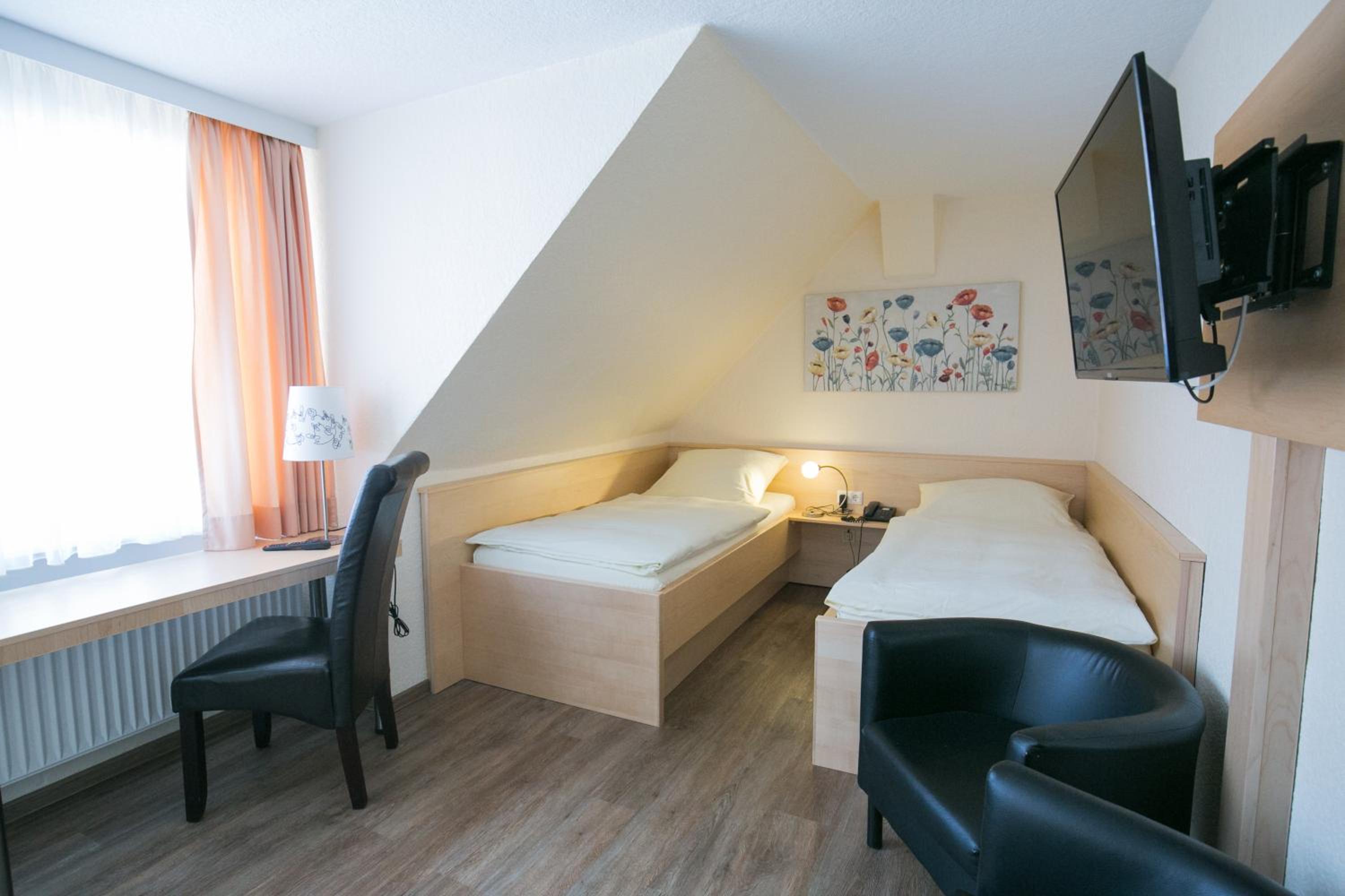 Standard Twin Room photo 3