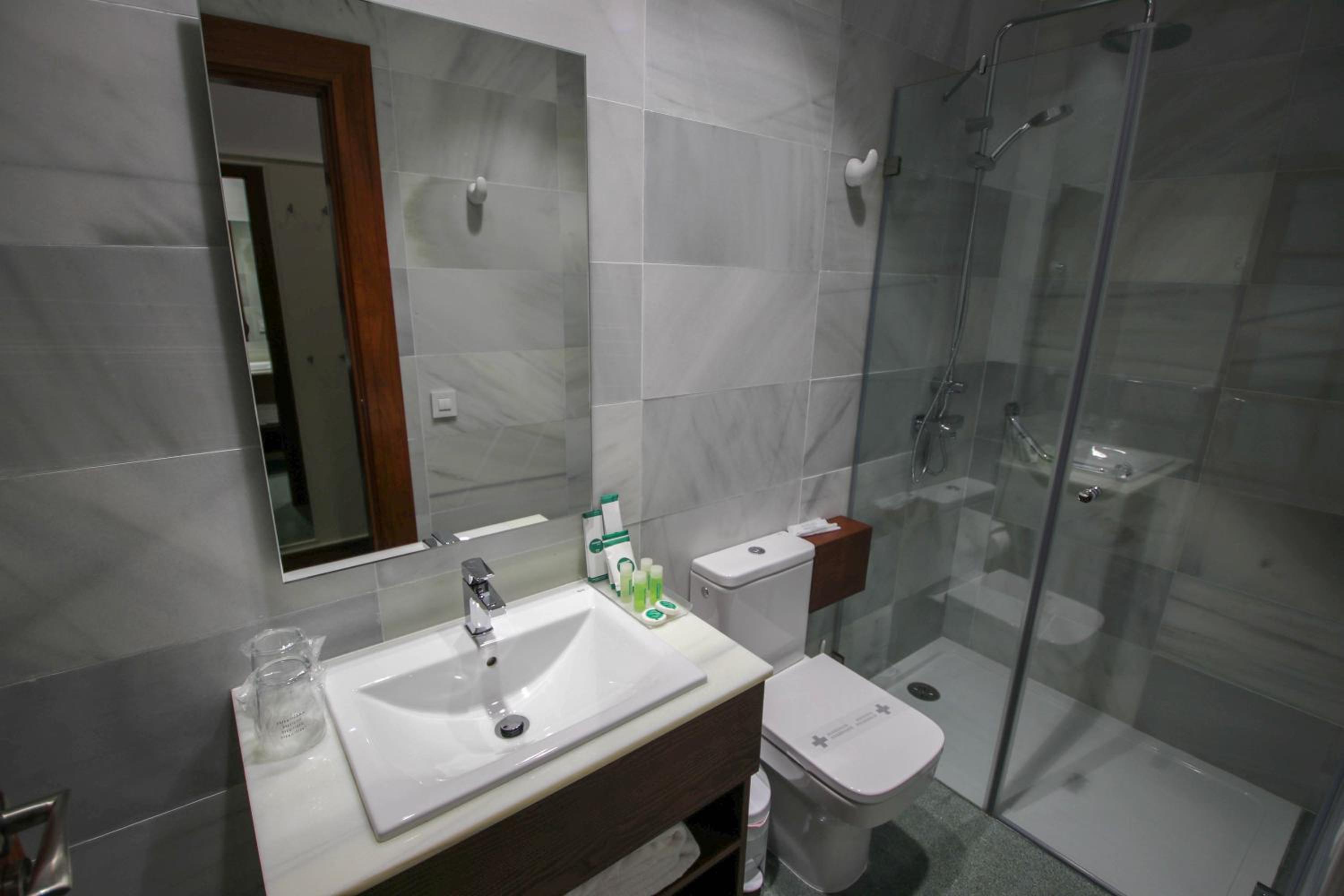 Double Room thumbnail 6